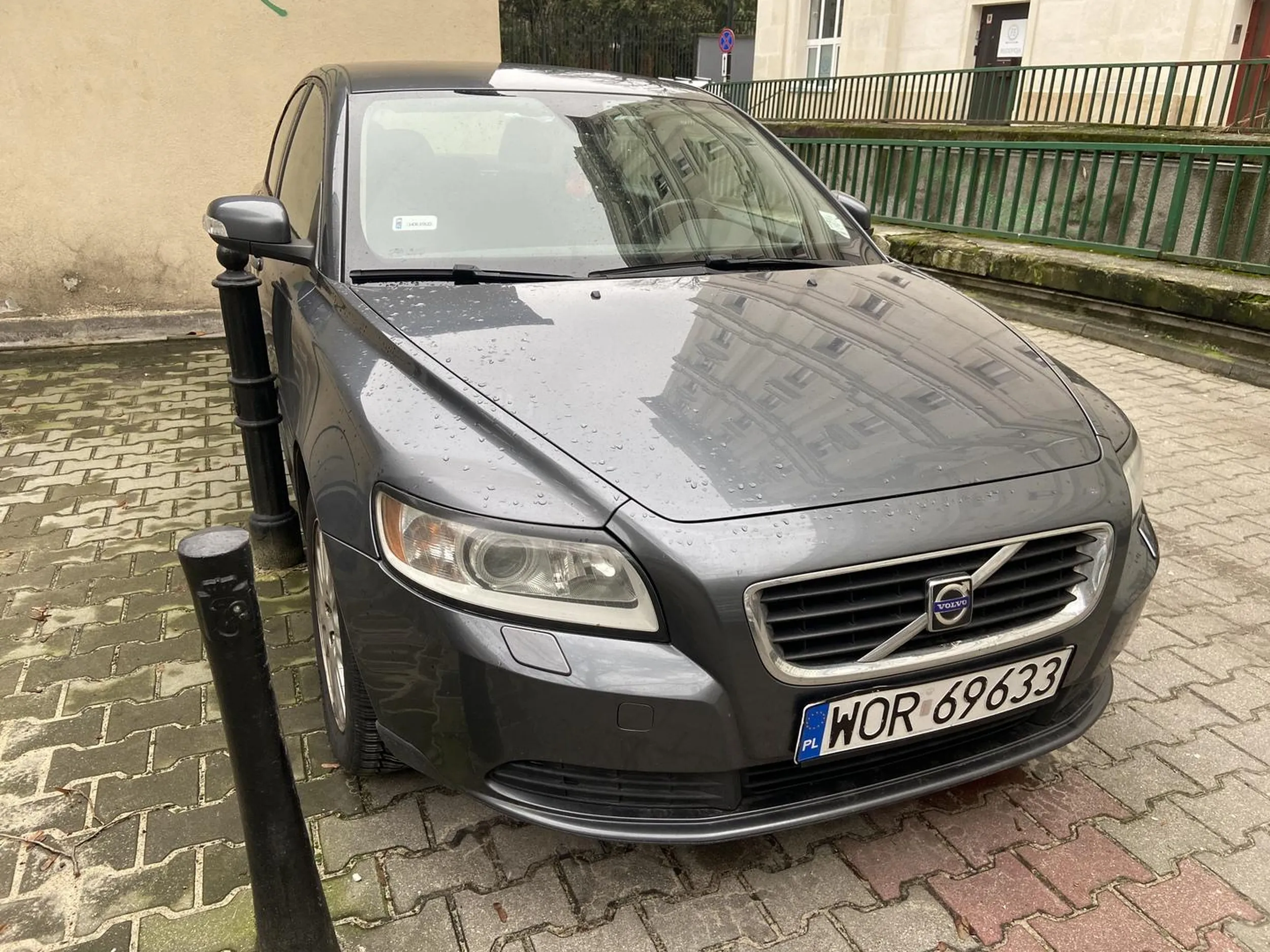 Panie, Już bliżej się nie dało zaparkować! Drzwi zarysowane!