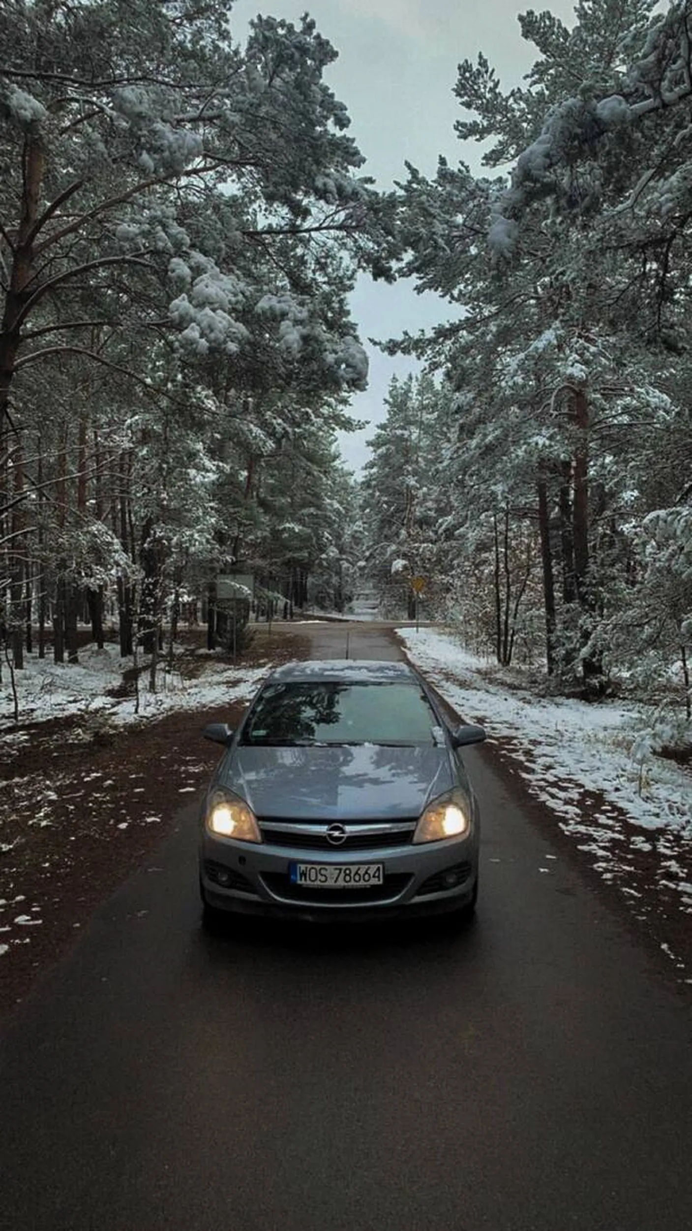 Fajny opelek ogółem całe te, taki fajny kolorek ma no i oczywiście zadbane ogółem. Także ten fajne autko
