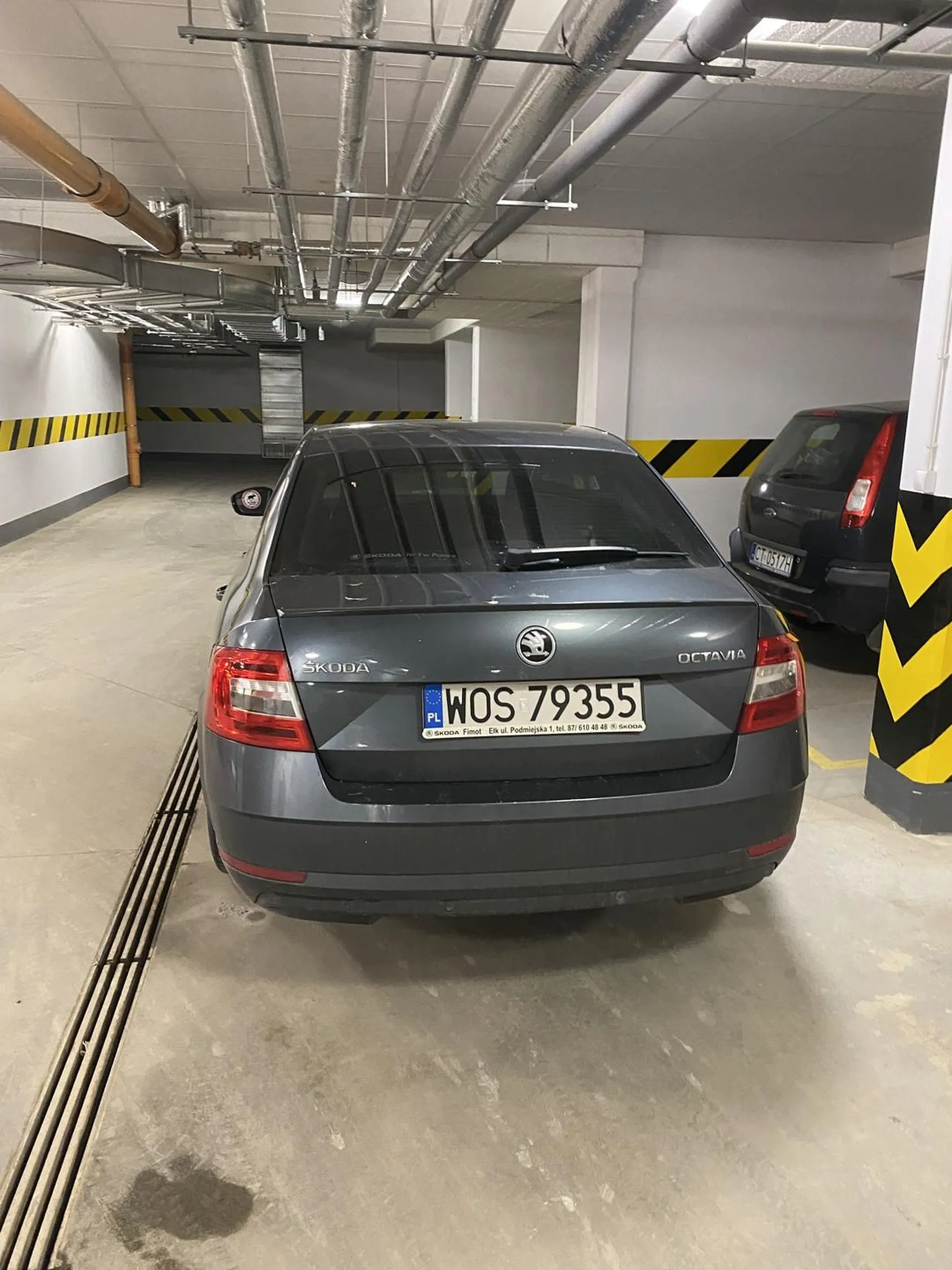 Mistrz parkowania i wkurwiani sąsiadów blokujący miejsca postojowe i przejazd. Ha tfu