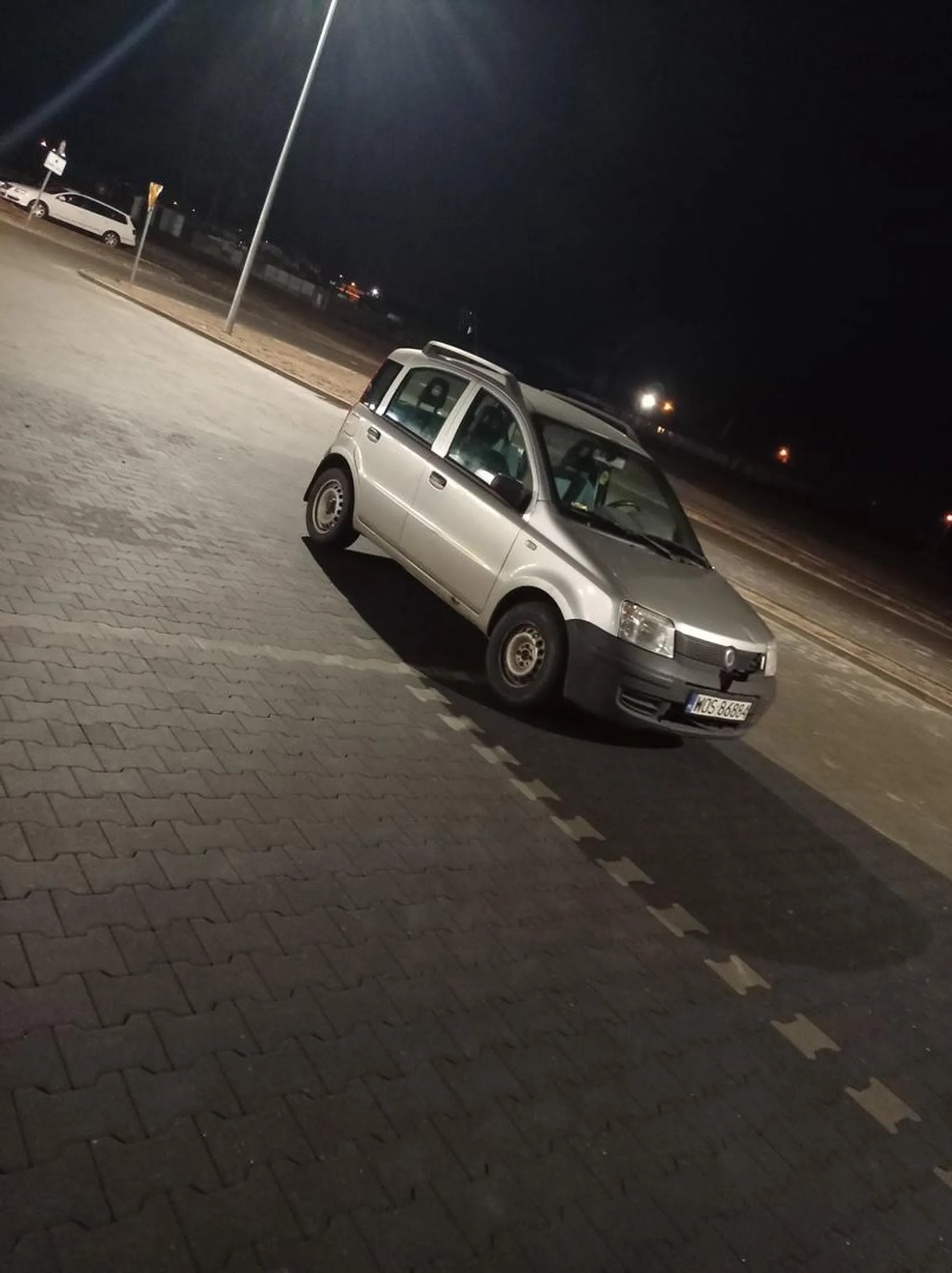 Ustał na dwóch a jak by sie dobrze ścisnoł to by dwie takie pandy na jednym ustały