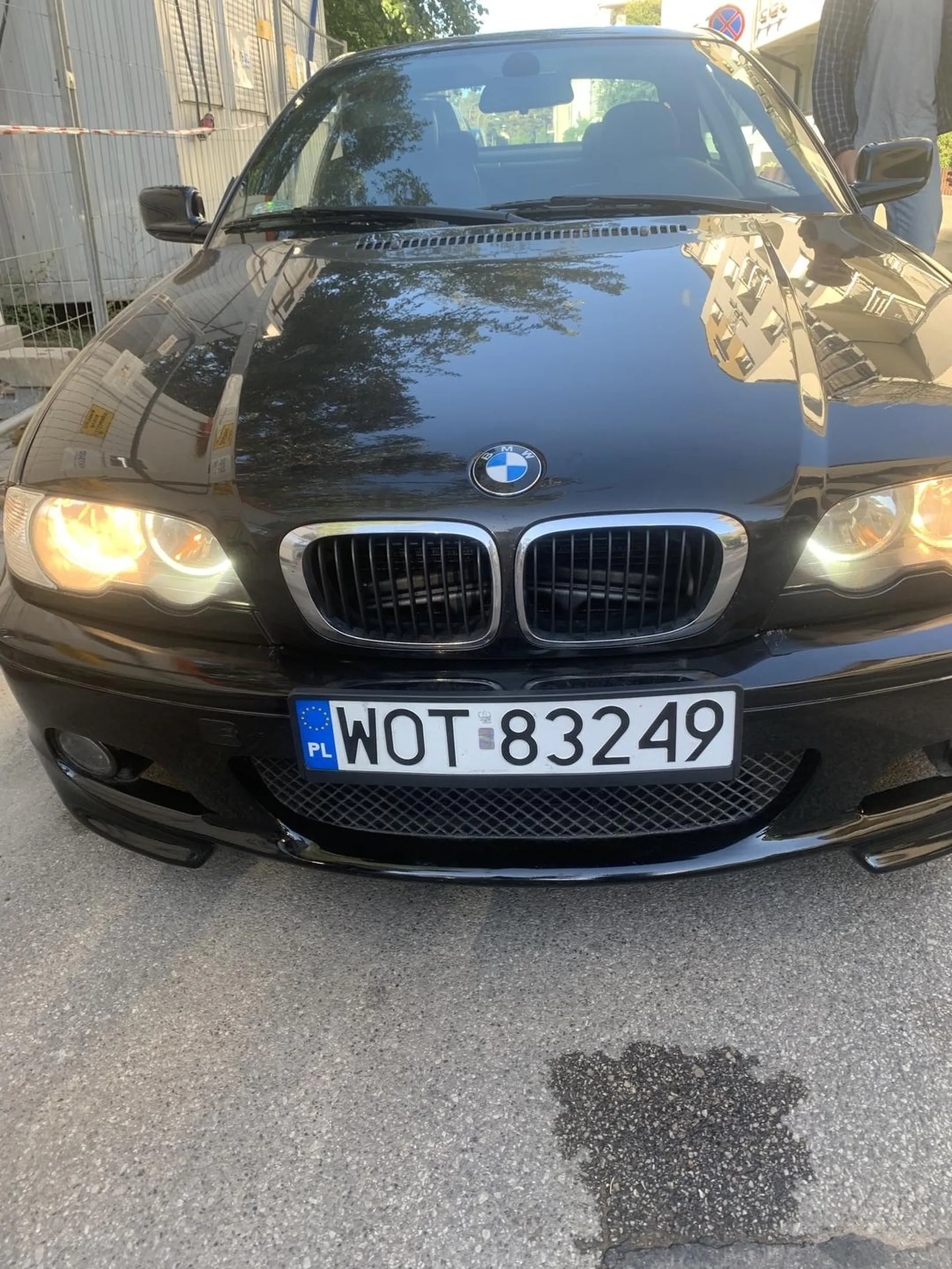 Co on wyprawia?! Kierowca upala pod blokiem od 6:53, strzela z tłumika jak z 3 funtowej armaty, 200 nie schodzi z licznika jak na ruszcie w dobrej kebabowni, zawieszenie nisko siedzi jak stary za kratami. Pozdro z fartem