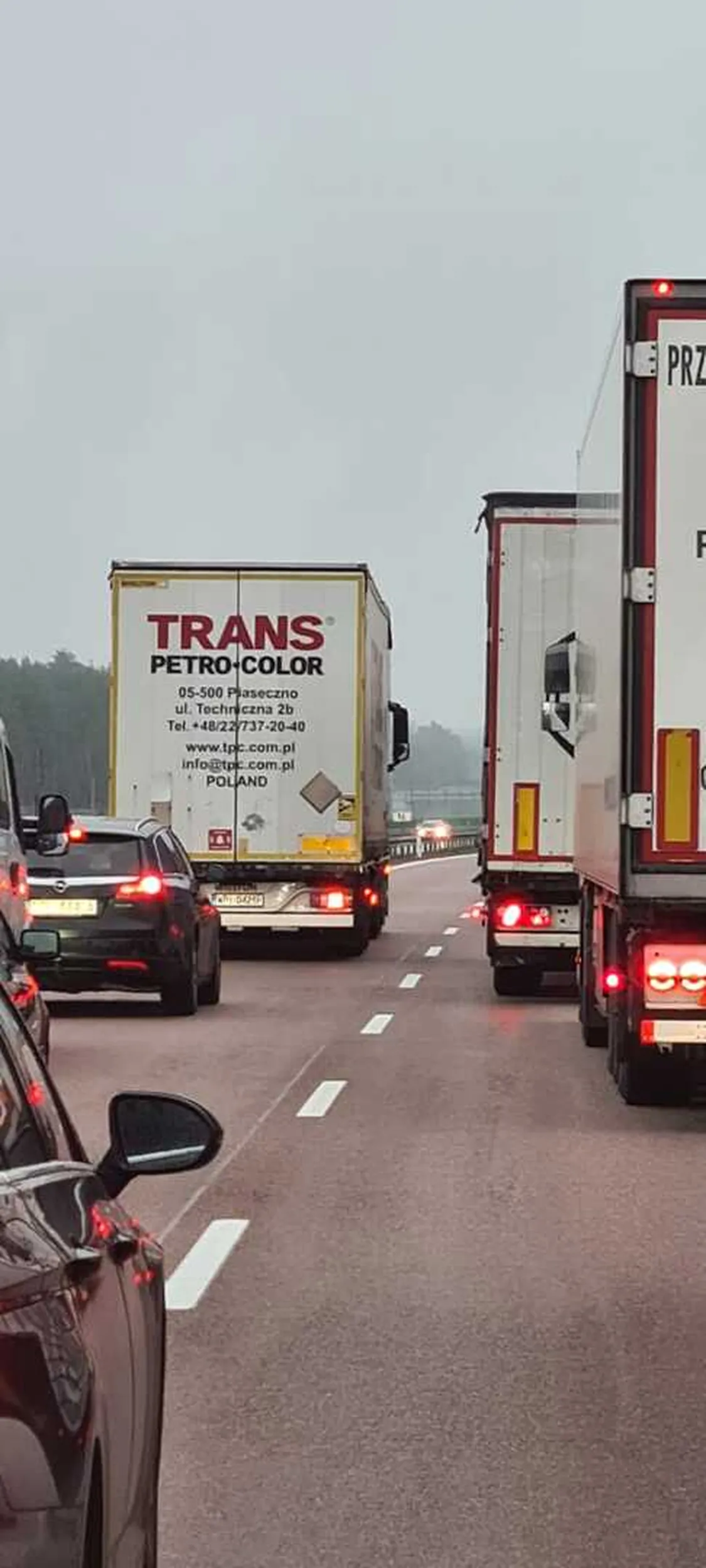 kolejny szeryf drogowy . Bydlak blokował lewy pas aż do zwezki (ok.5km) .27.10.2023. ok. godz.17tej na Poznań.  Bydlak spychał każdego kto próbował go wyprzedzić.