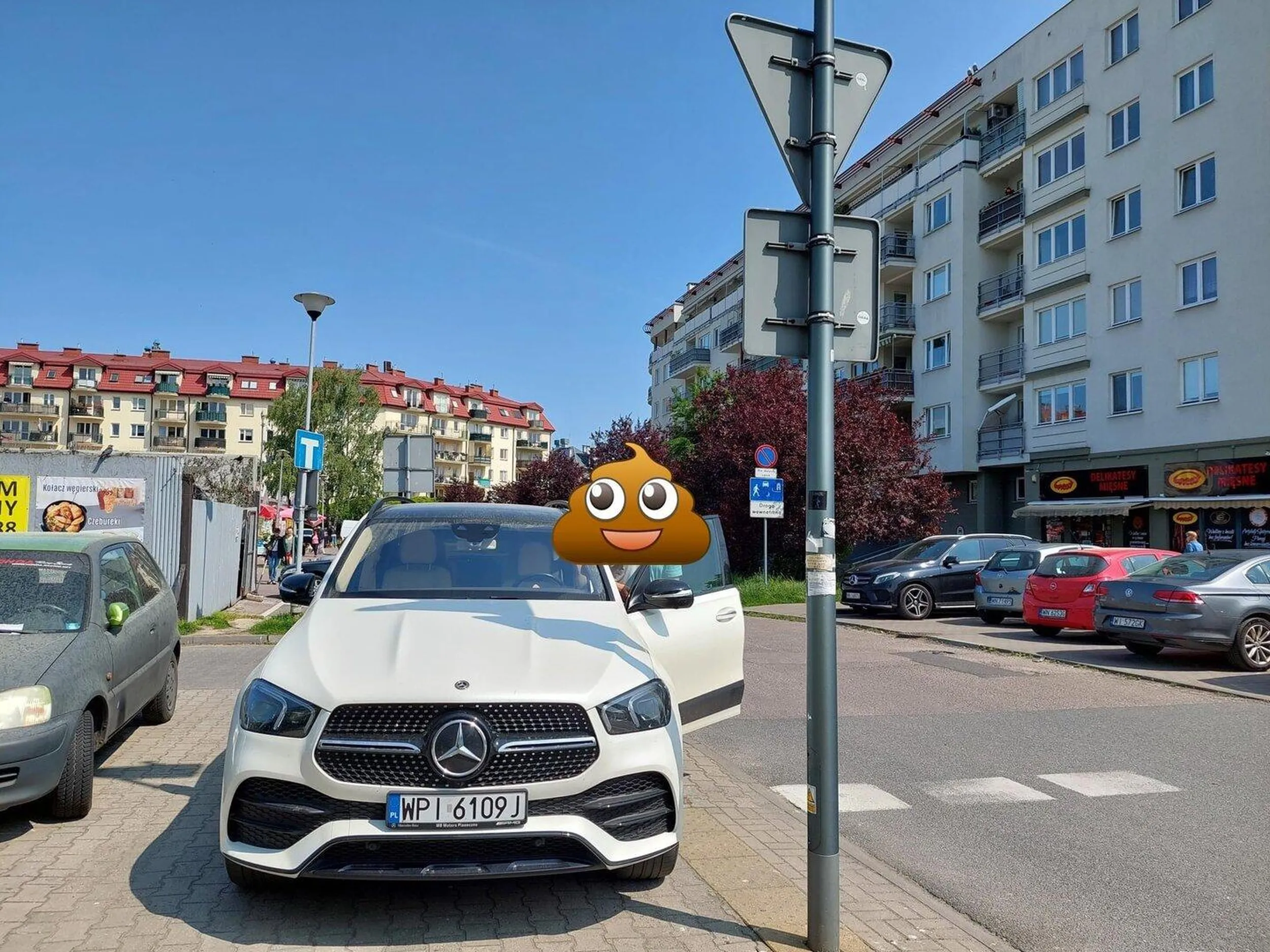 Mandat za parkowanie, sprawa za groźby karalne.