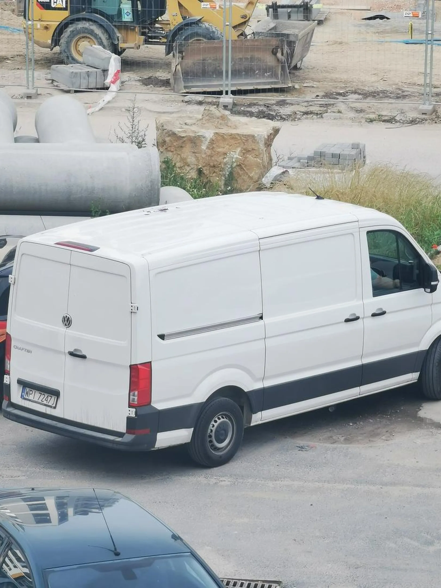 Gościu, jesteś zwykłym prostakiem. Wypiliście obaj kawę na ul. Habicha w Warszawie, po czym kubki wyrzuciliście je pod auto. W domu też tak robicie?