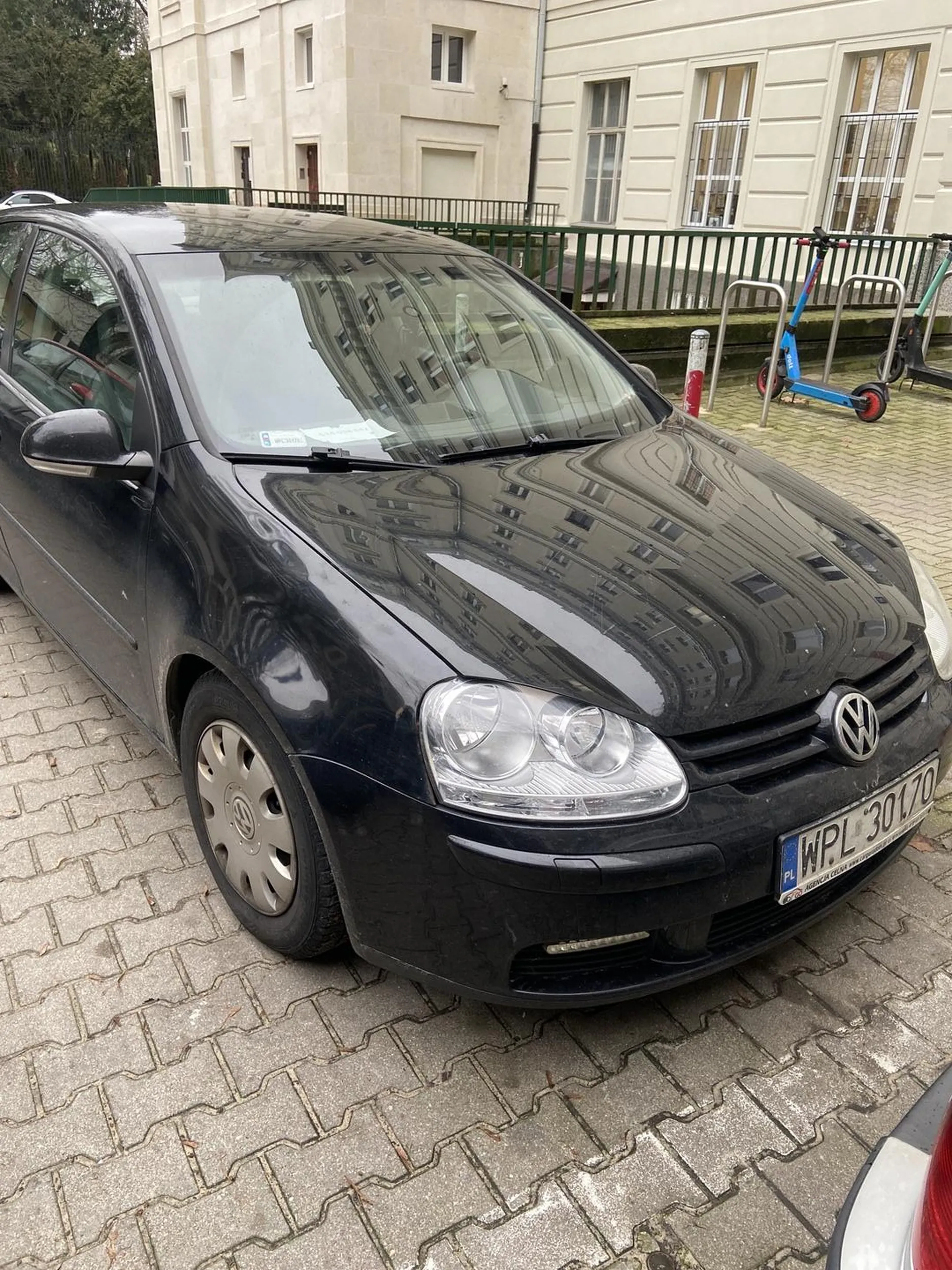 Zastawił bełemwu przy ul. ANDERSA 6