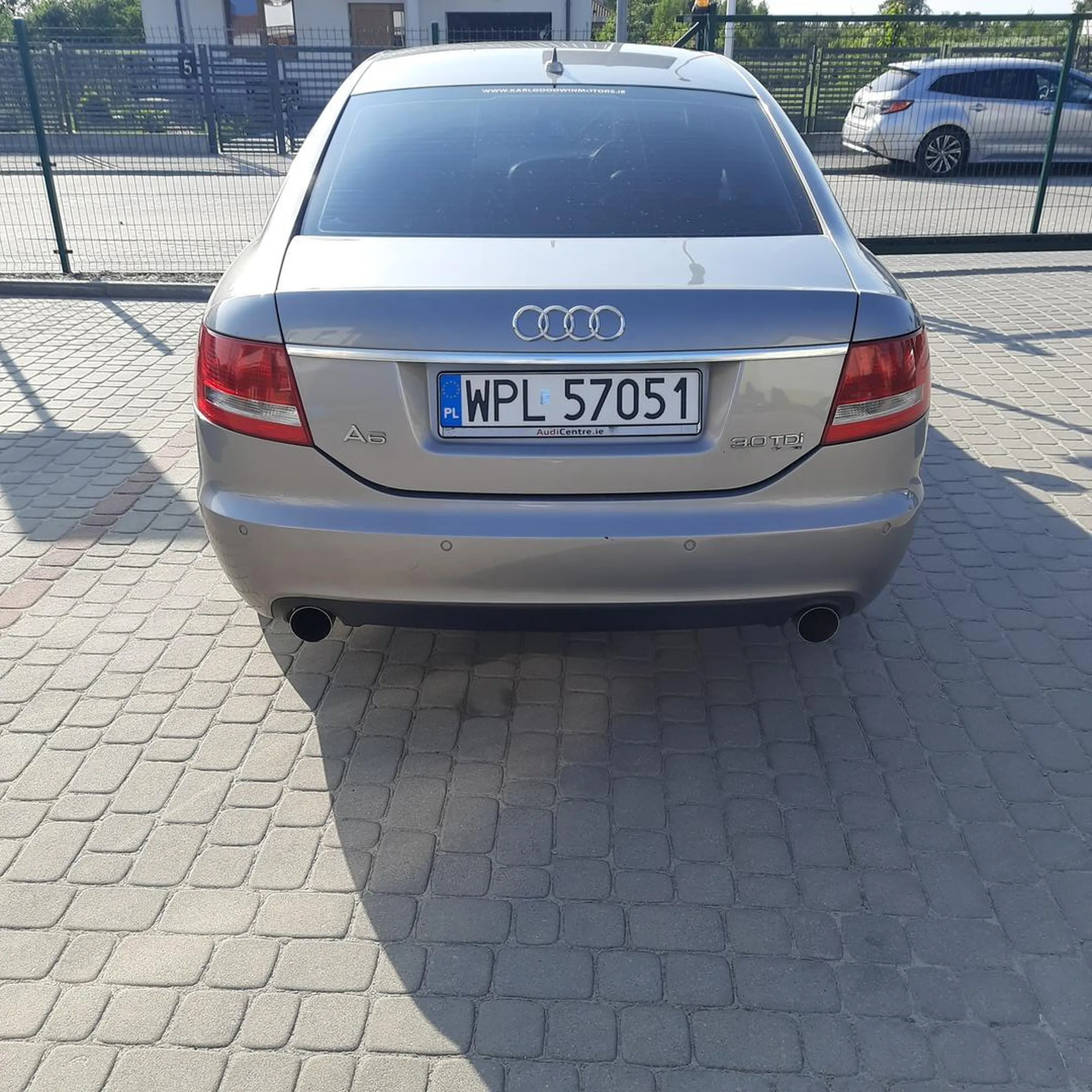 Kierowca parkuje na miejscu prywatnym i jeszcze myśli że mu wolno