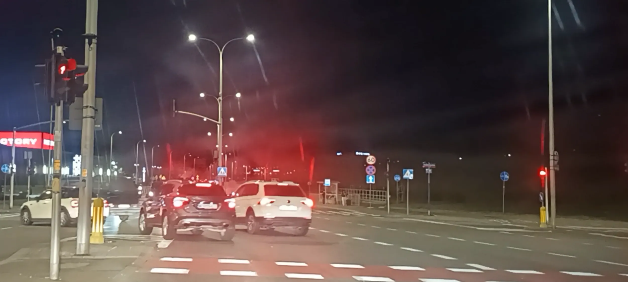 Przejazd Metrem przez skrzyżowanie na czerwonym sygnalizatorze. Cyk ! Dlatego masz zdjęcie!