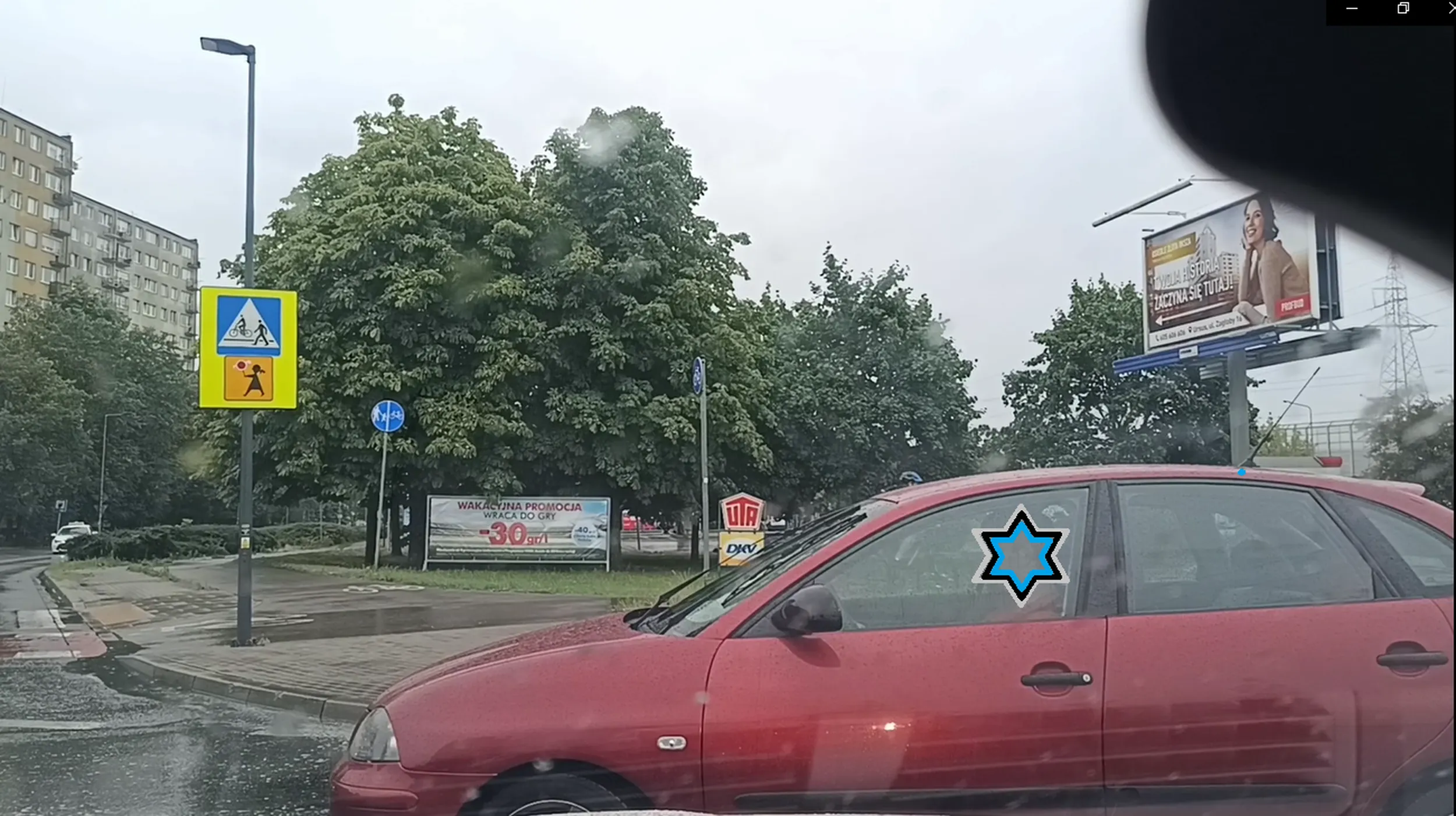 Wjeżdża na rondo jak torpeda i nie ustępuje pierwszeństwa samochodom jadącym po rondzie. U niego na wsi Pruszków pewnie nie ma żadnych rond?