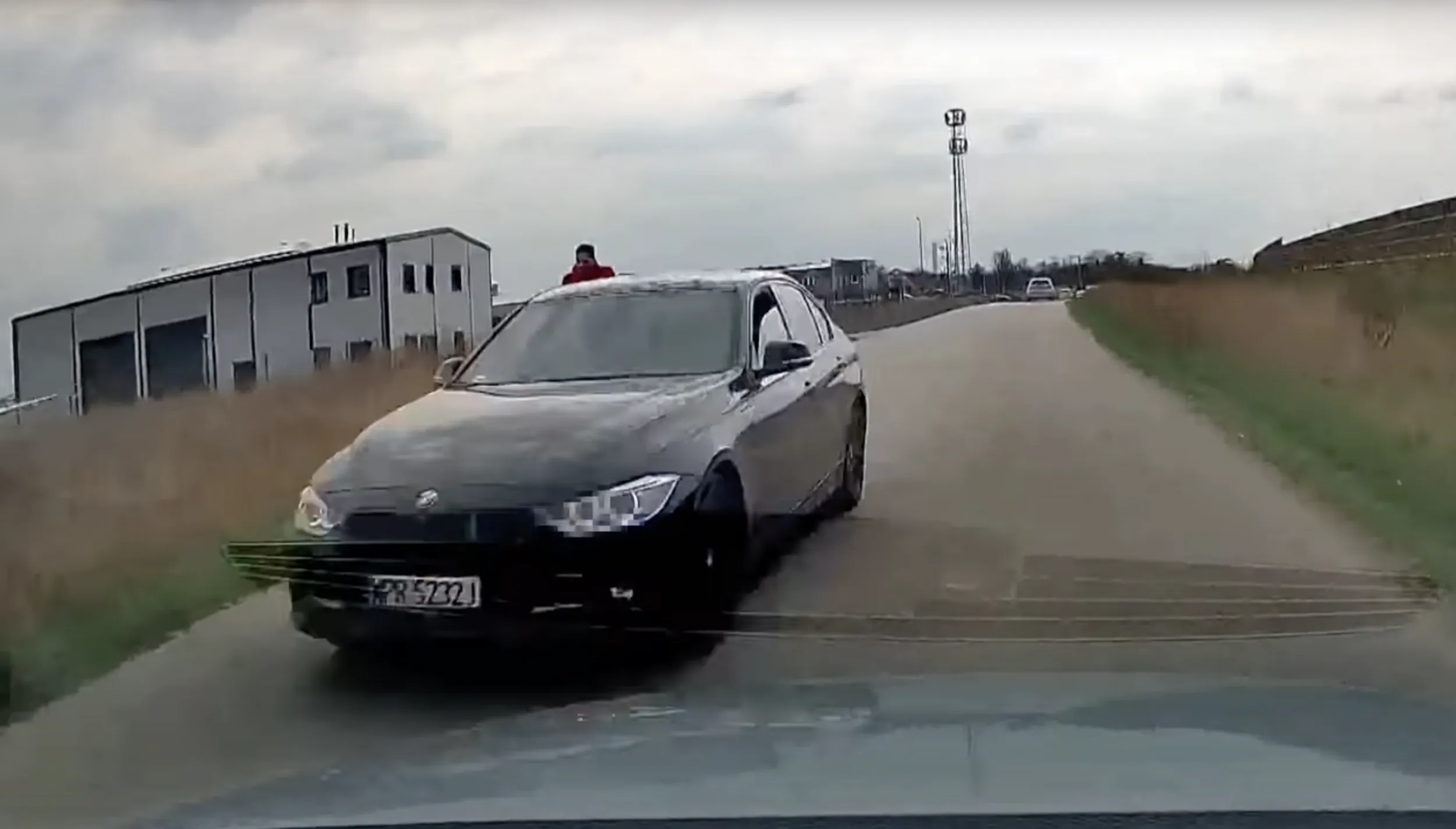 tepy ch*j z bmw, doprowadza do kolizji i ucieka