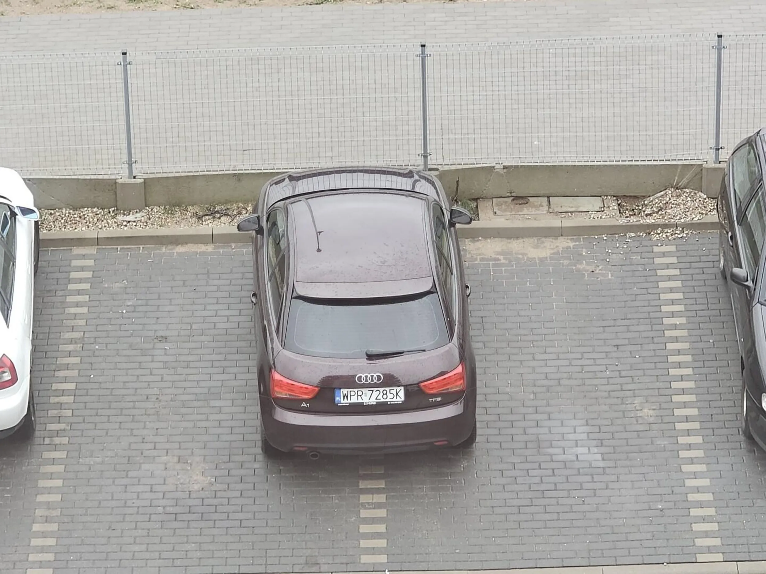 Nie umie parkowac stoi tak od kilku dni