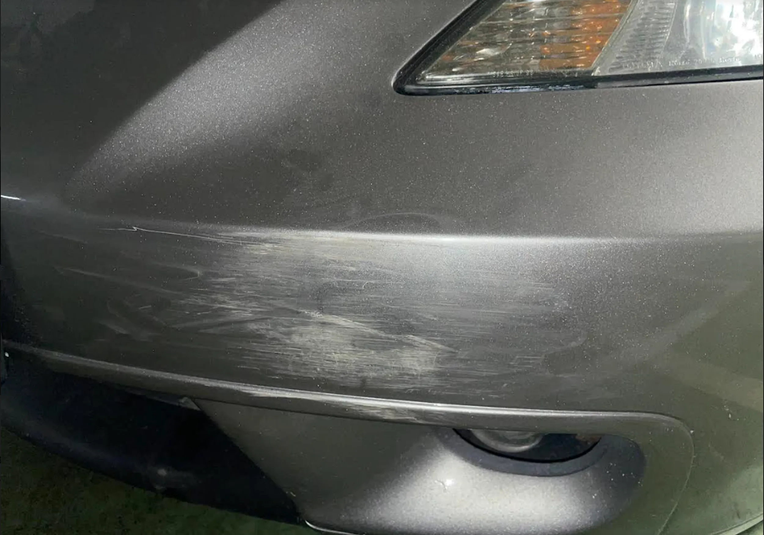 Kolega zaparkował na moim prywatnym miejscu garażowym, przy wyjeździe inną drogą obtarł mi samochód, a policja stwierdziła, że nie jest w stanie zlokalizować sprawcy.