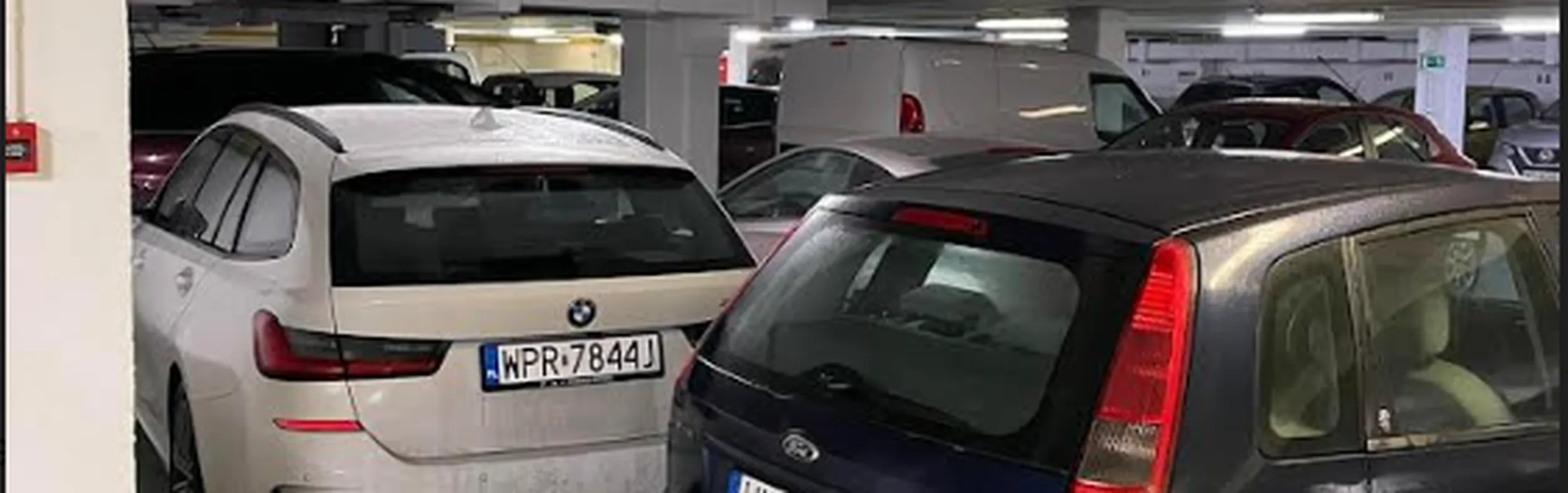 Kolega zaparkował na moim prywatnym miejscu garażowym, przy wyjeździe inną drogą obtarł mi samochód, a policja stwierdziła, że nie jest w stanie zlokalizować sprawcy.