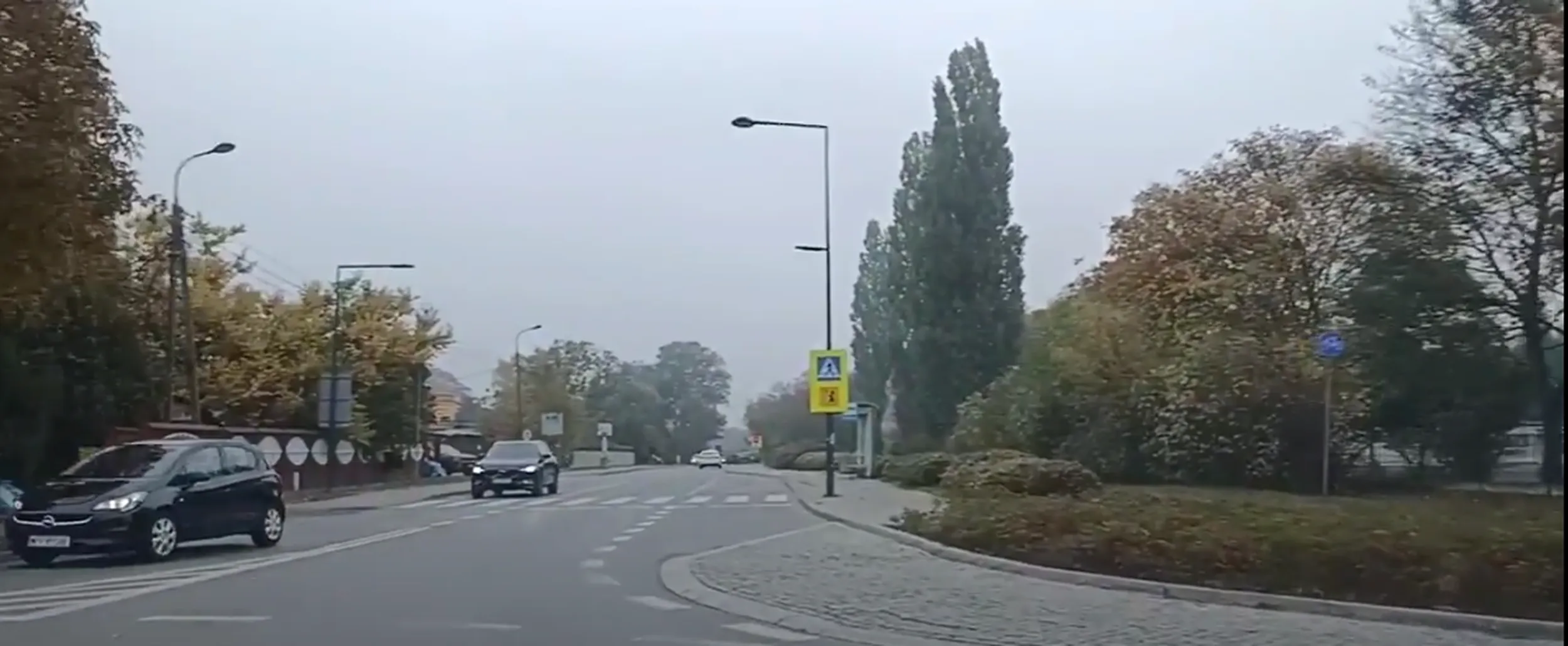 Kierująca prawie doprowadziła do wypadku w Warszawie wjeżdżając jak torpeda na ronda i nie ustąpiła mi pierwszeństwa przejazdu. Sprawa zgłoszona na policję.