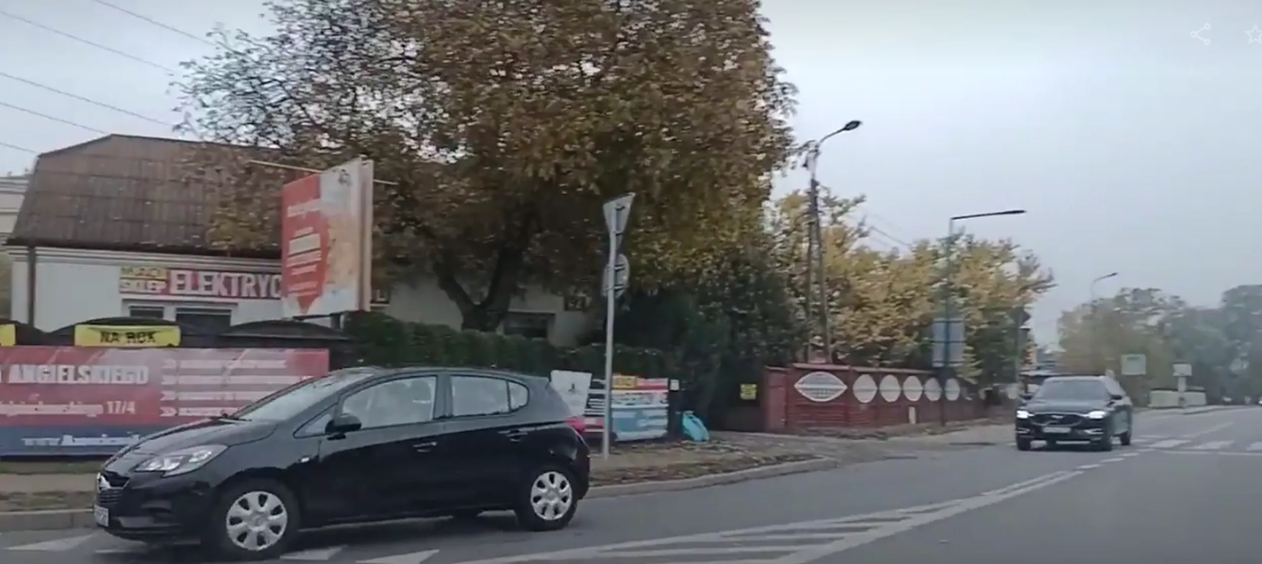 Kierująca prawie doprowadziła do wypadku w Warszawie wjeżdżając jak torpeda na ronda i nie ustąpiła mi pierwszeństwa przejazdu. Sprawa zgłoszona na policję.