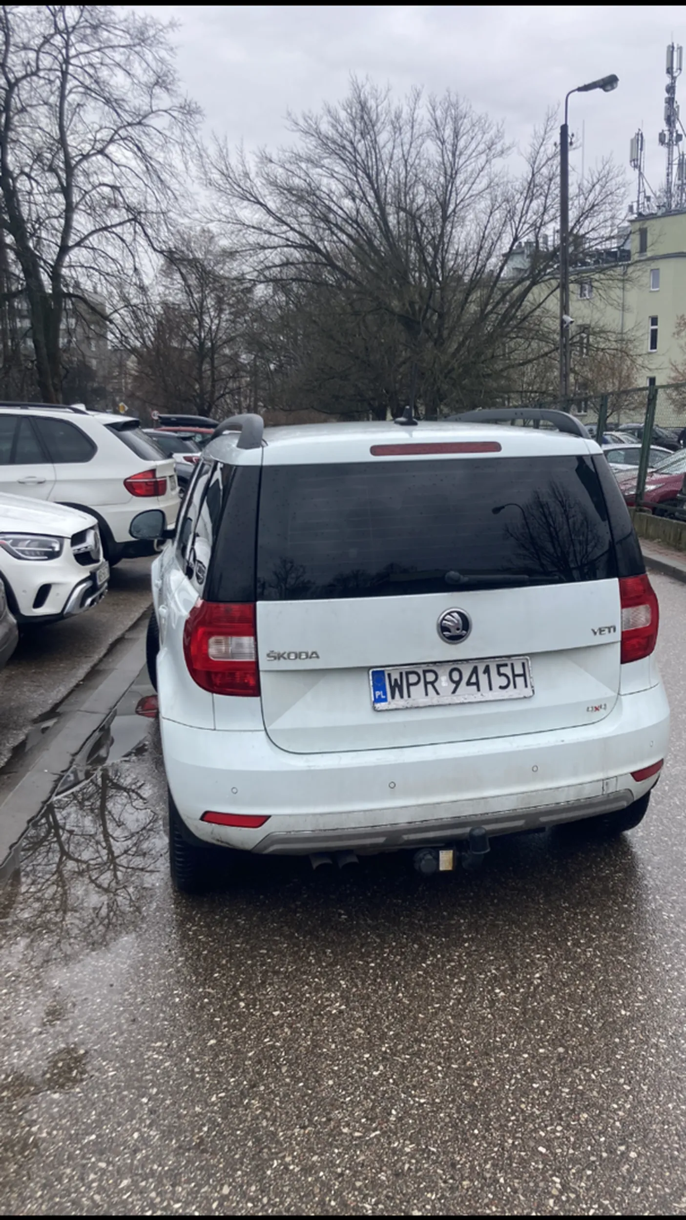 Dziadek postanowił zablokować moje auto i postawić auto w poprzek uliczki