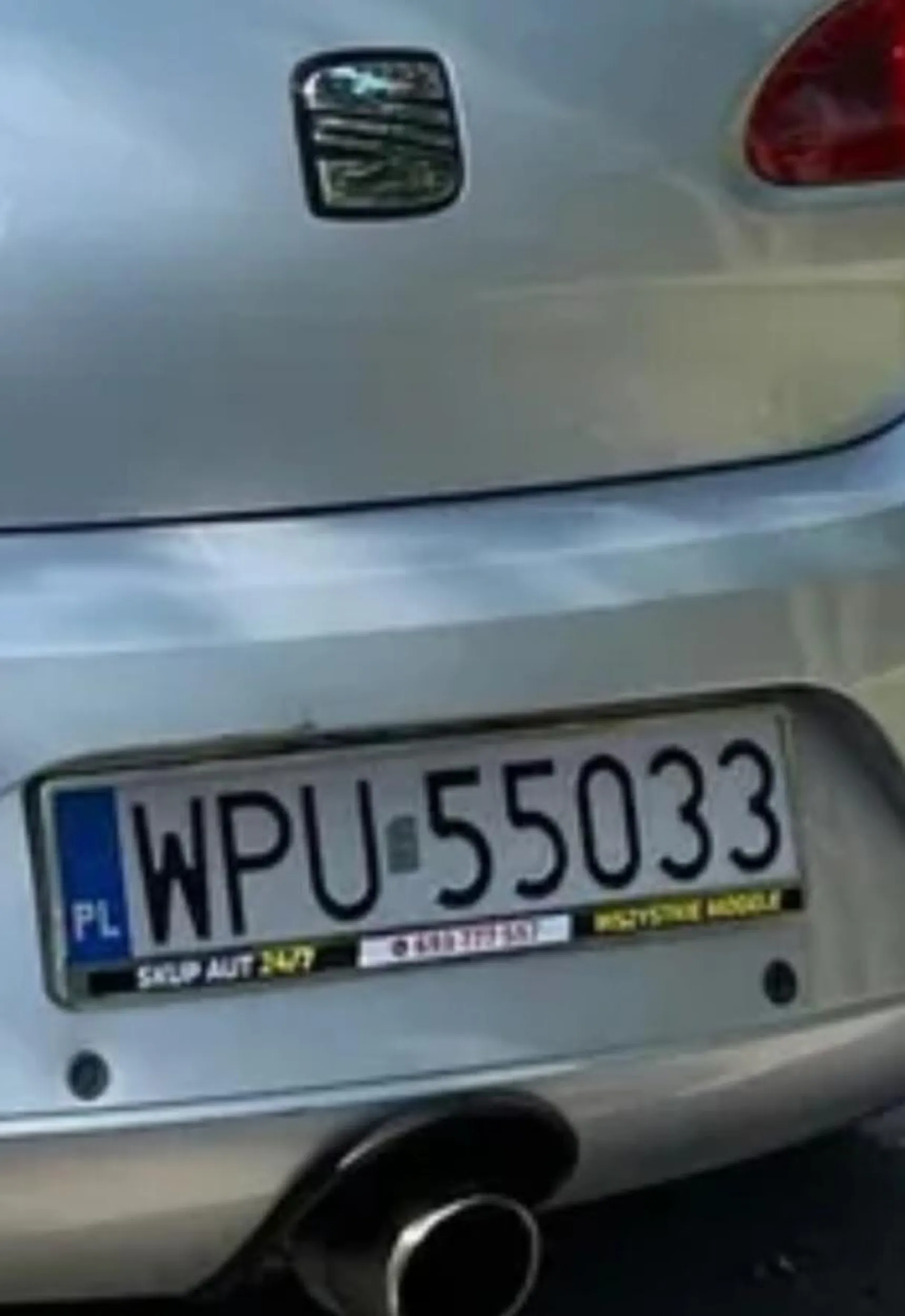 Szaleniec normalnie ,nie dość że katuje silnik paląc kapcia ,wyjeżdża na ręcznym bo go strąbiłem ,wyprzedza mnie i gazuje do odcinki to zostawia mnie w chmurze spalonego oleju . Kiedyś się za ciebie wezmą policjanci  draniu z Seata Leon....