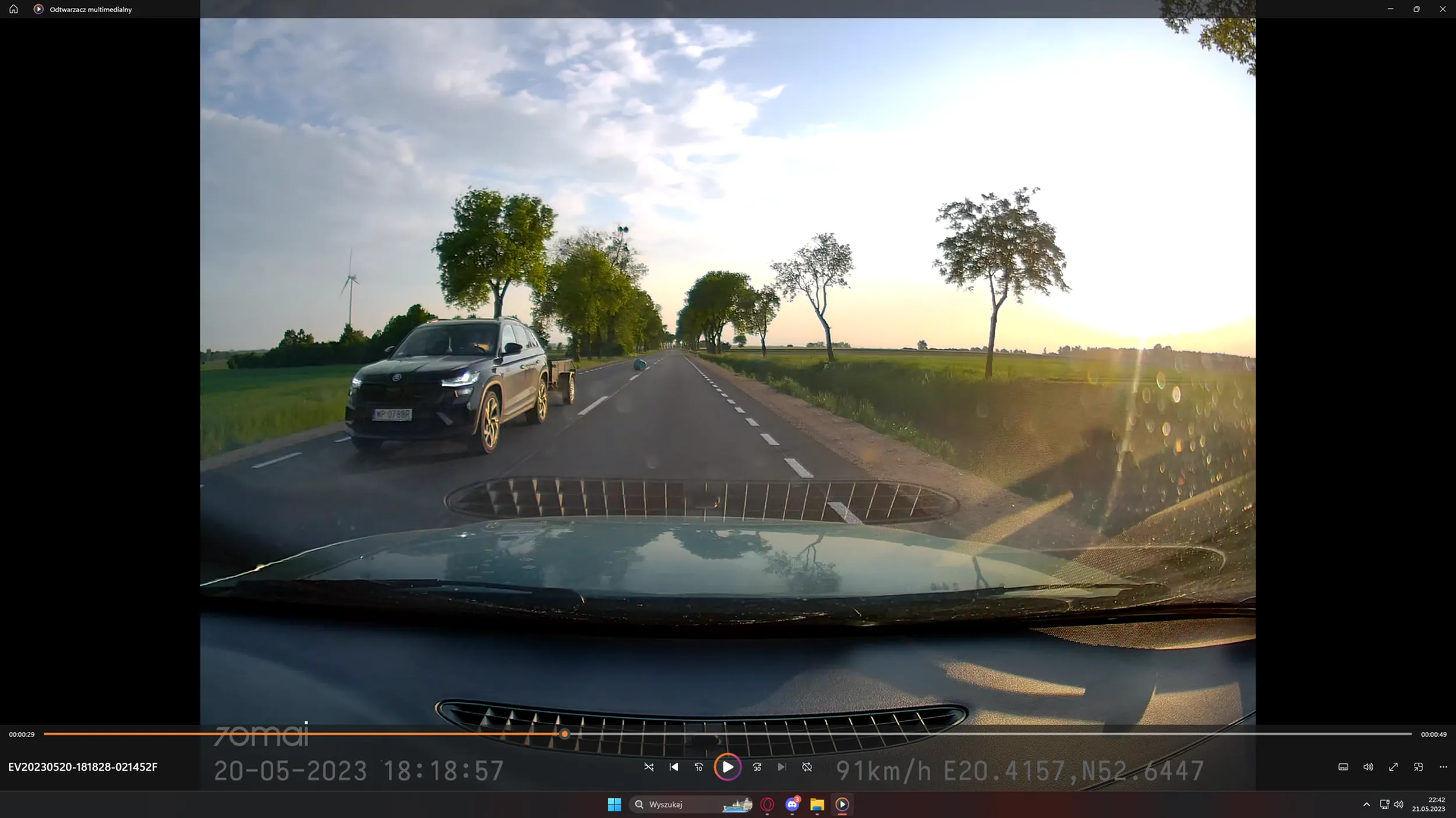 Na wyjeździe z Płońska w stronę Ciechanowa zgubiłeś z przyczepy duże wiadro z ciuchami roboczymi. Posprzątałem i postawiłem przy drodze, ale czy Ty to zabrałeś z powrotem, to tego nie wiem. Wiem, że koło godziny 2giej w nocy już tego nie było. Pozdrawiam