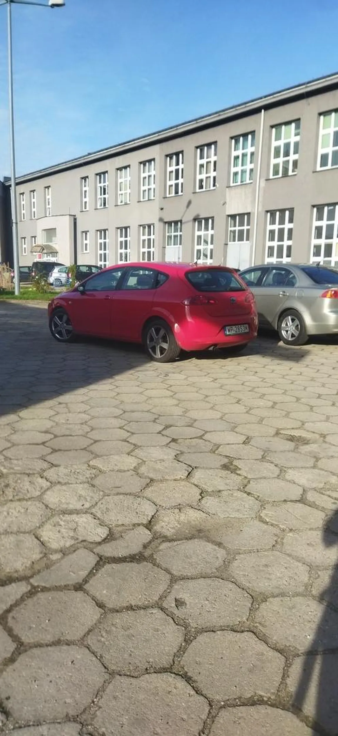 bardzo dobre parkowanie pozdrawiam kierowcę?