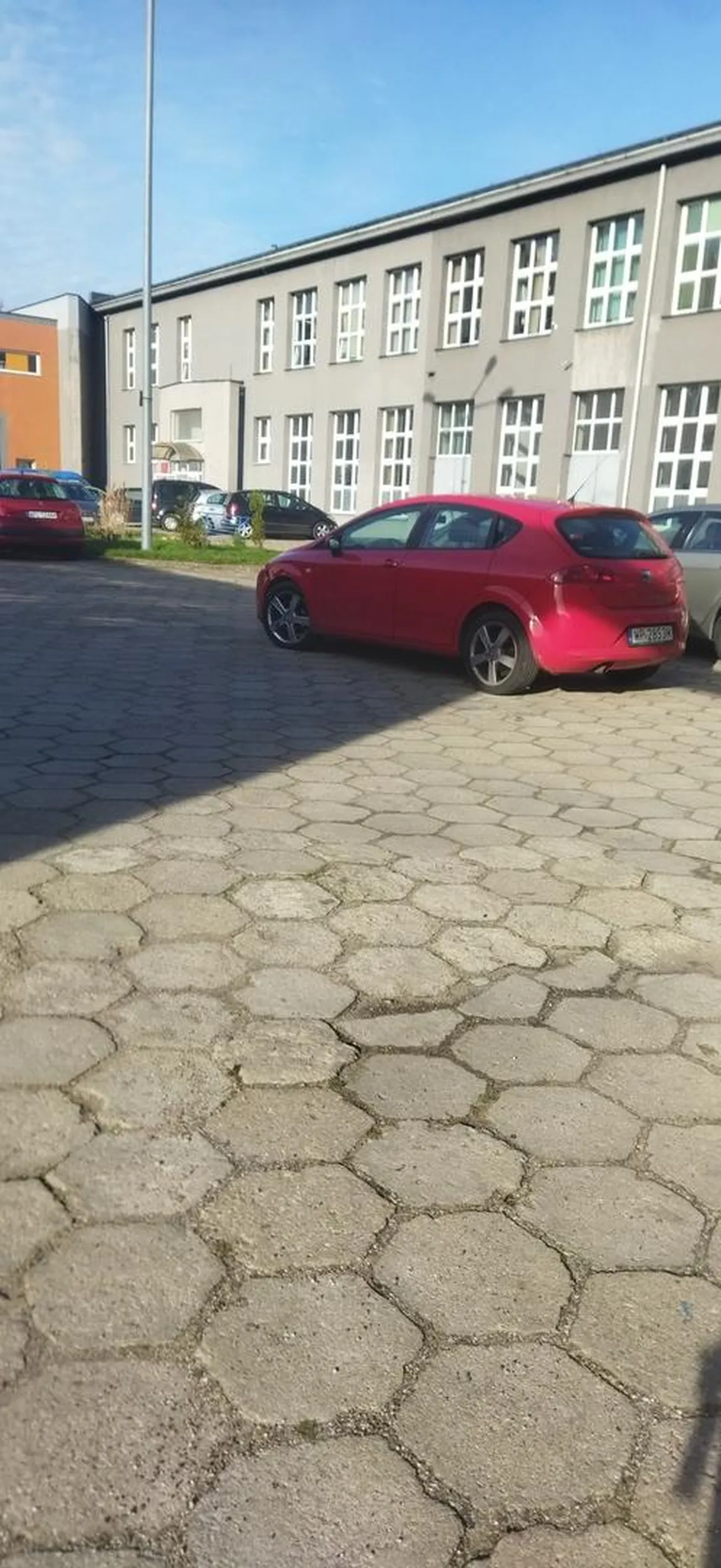 bardzo dobre parkowanie pozdrawiam kierowcę?