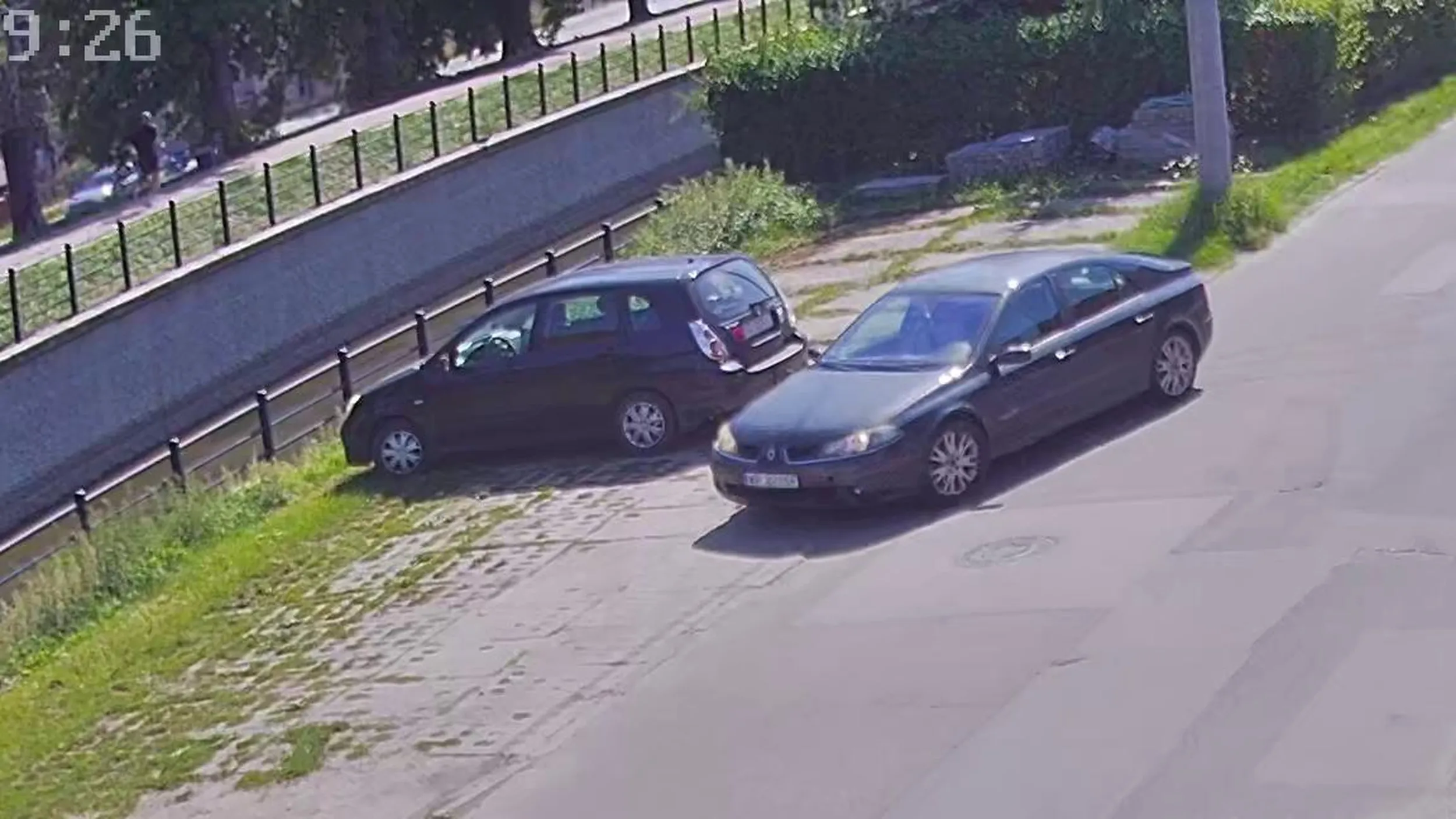 Pogratulować, panie śmieciarzu. Koło siebie też tak robisz ?