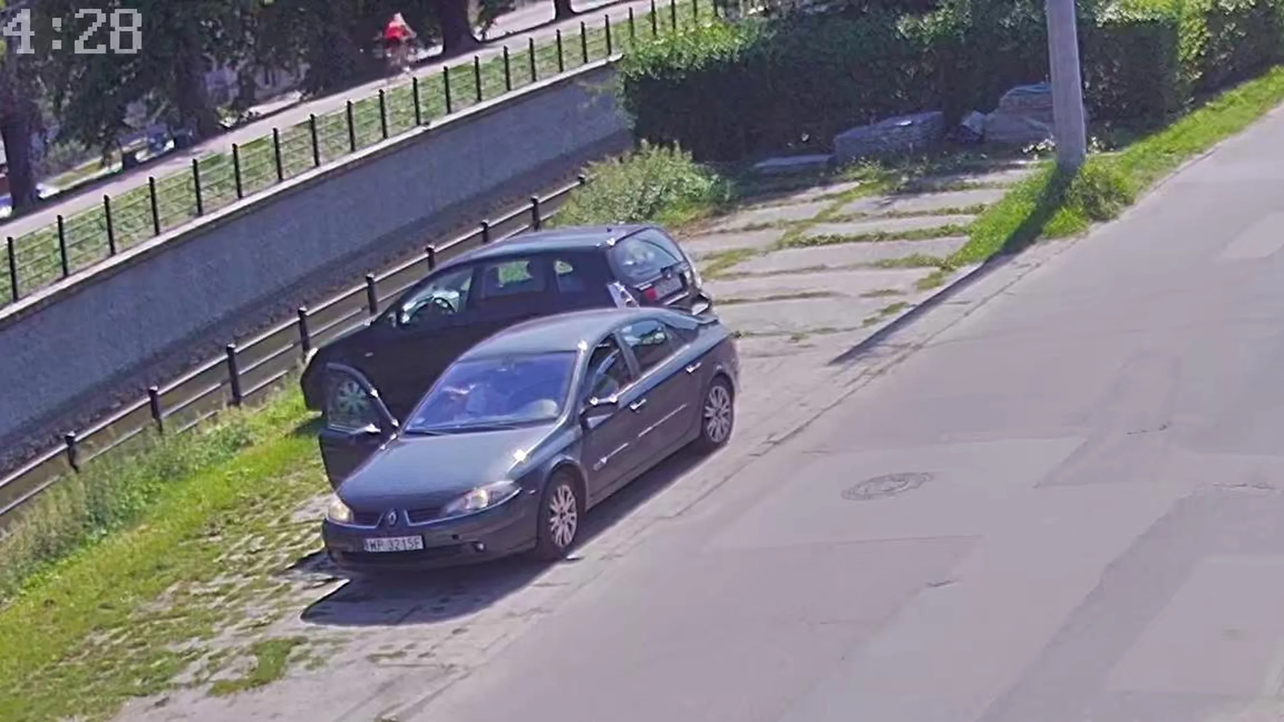 Pogratulować, panie śmieciarzu. Koło siebie też tak robisz ?