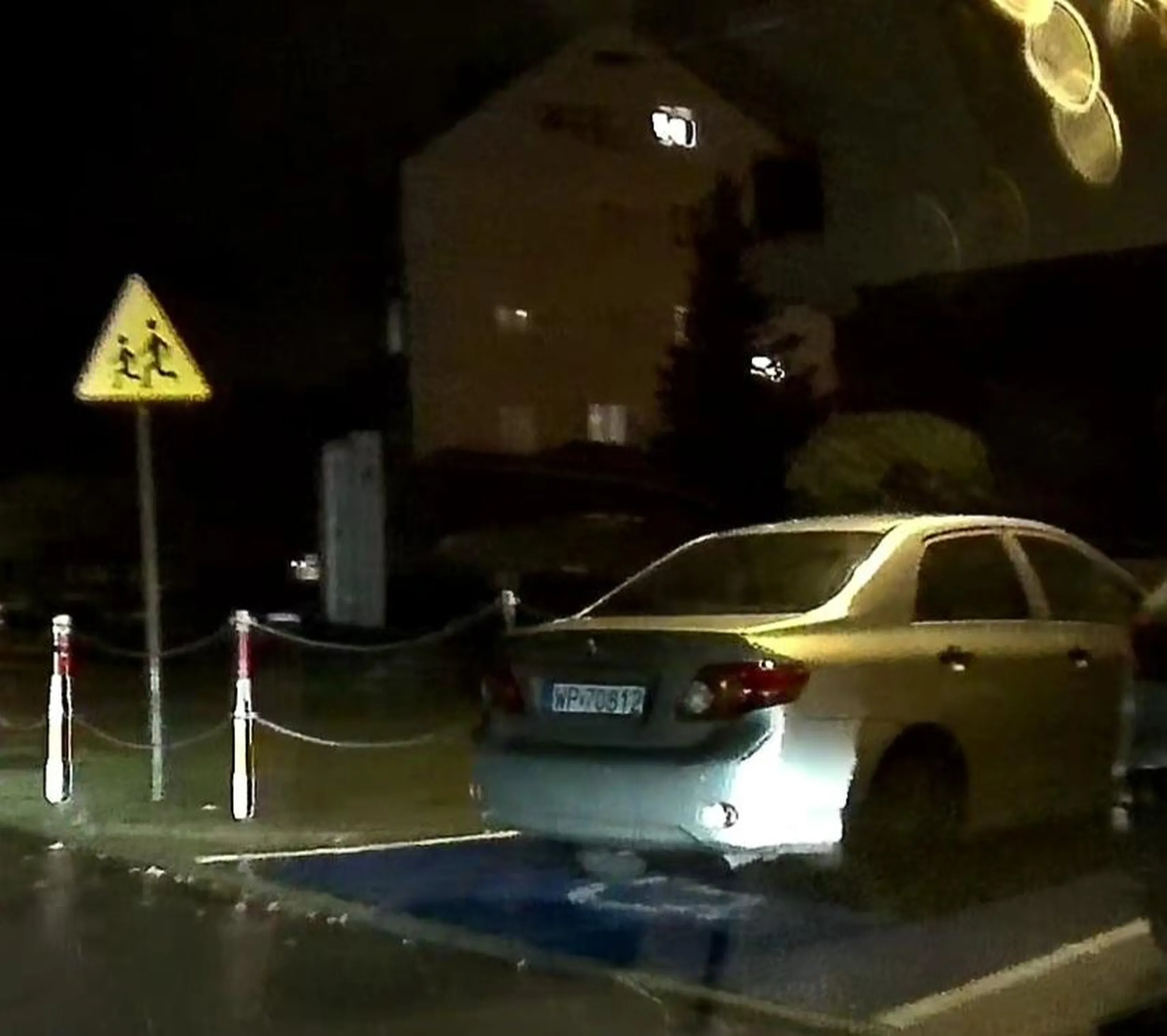 Zanim postanowisz zaparkować na miejscu dla niepełnosprawnych to zaopatrz się w kartę którą należy umieścić za przednią szybą. Widać że to twój nie pierwszy raz sądząc po poprzednich komentarzach...