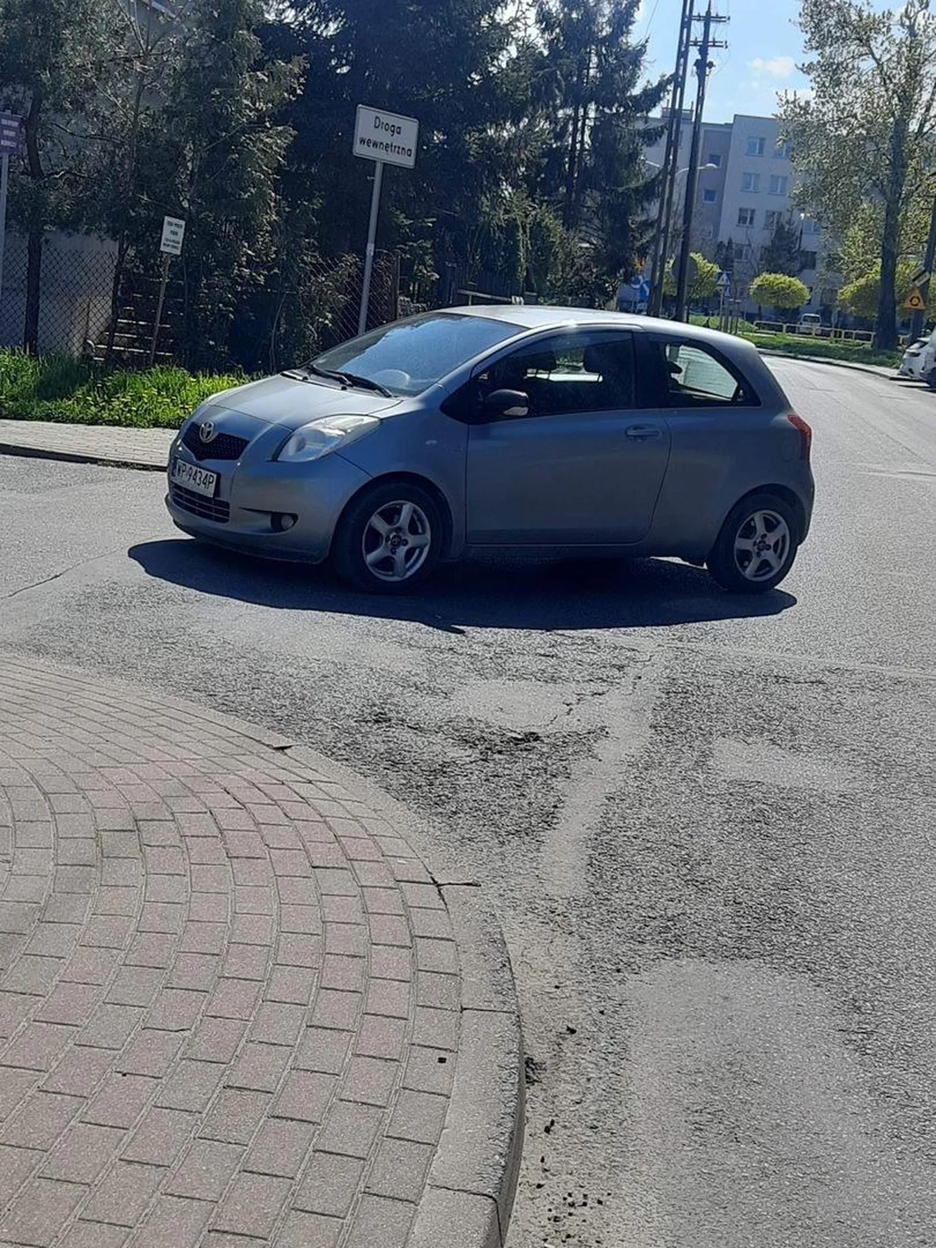 Wybitne parkowanie, podziwiam :D