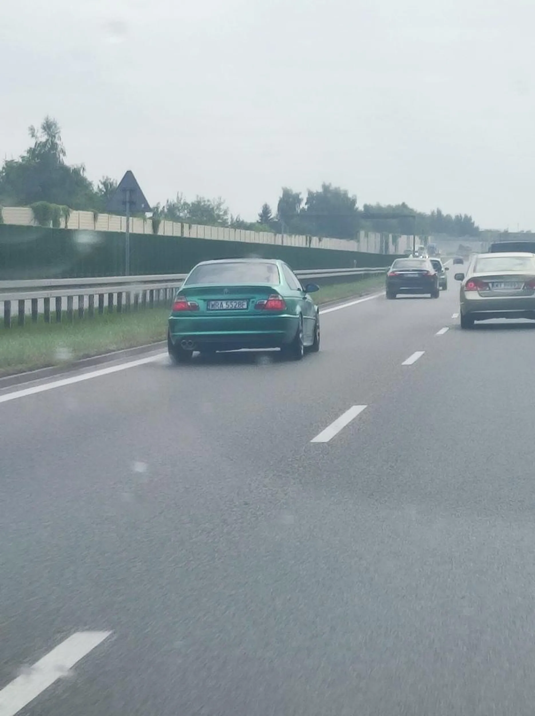 Przyjacielu zwolnij bo tam stoją i nie jedz ciągle lewym