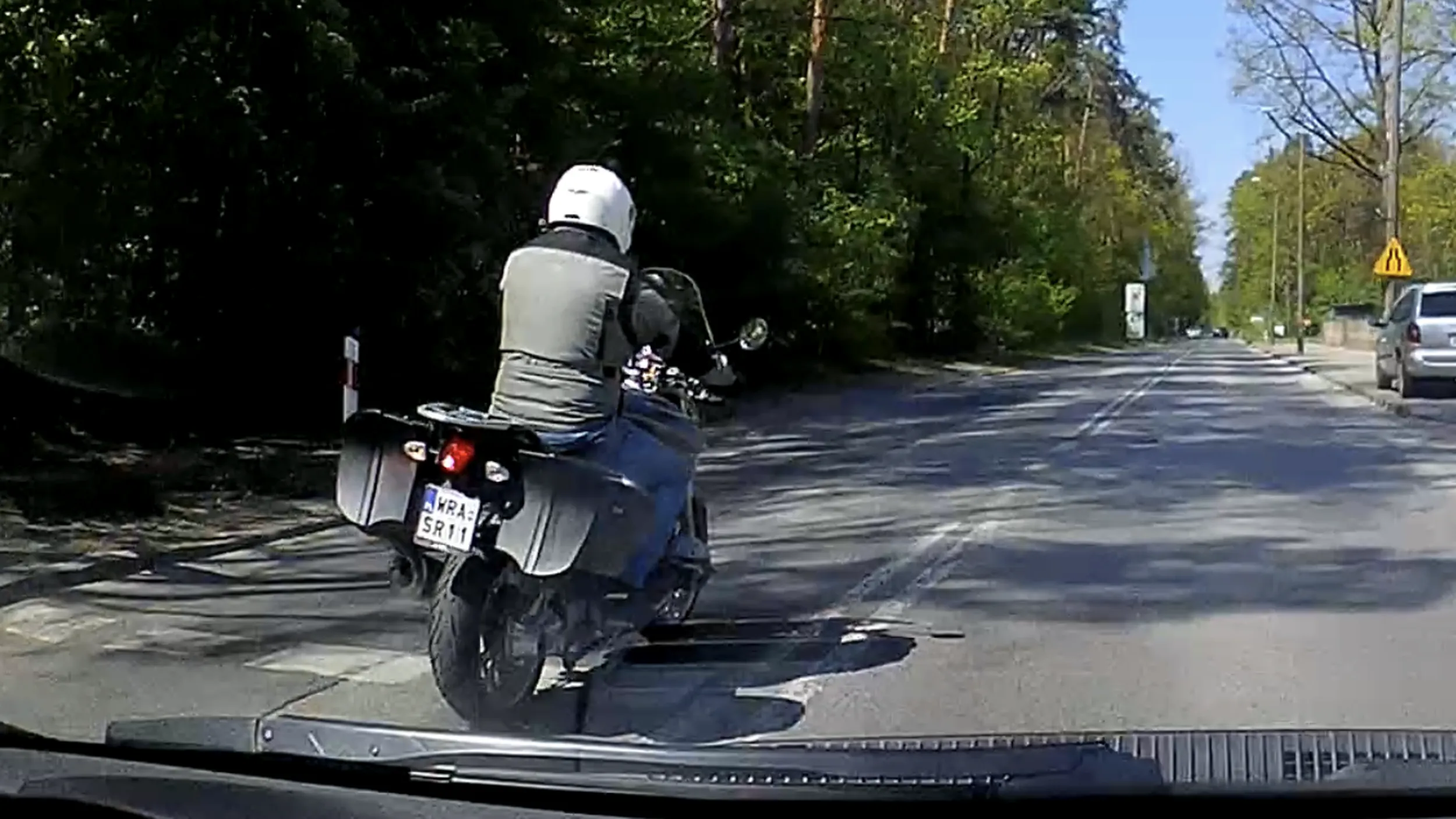 Wyprzedzanie na przejściu dla pieszych koło cmentarza w Pionkach dnia 12.05.2023 roku około godziny 13:16