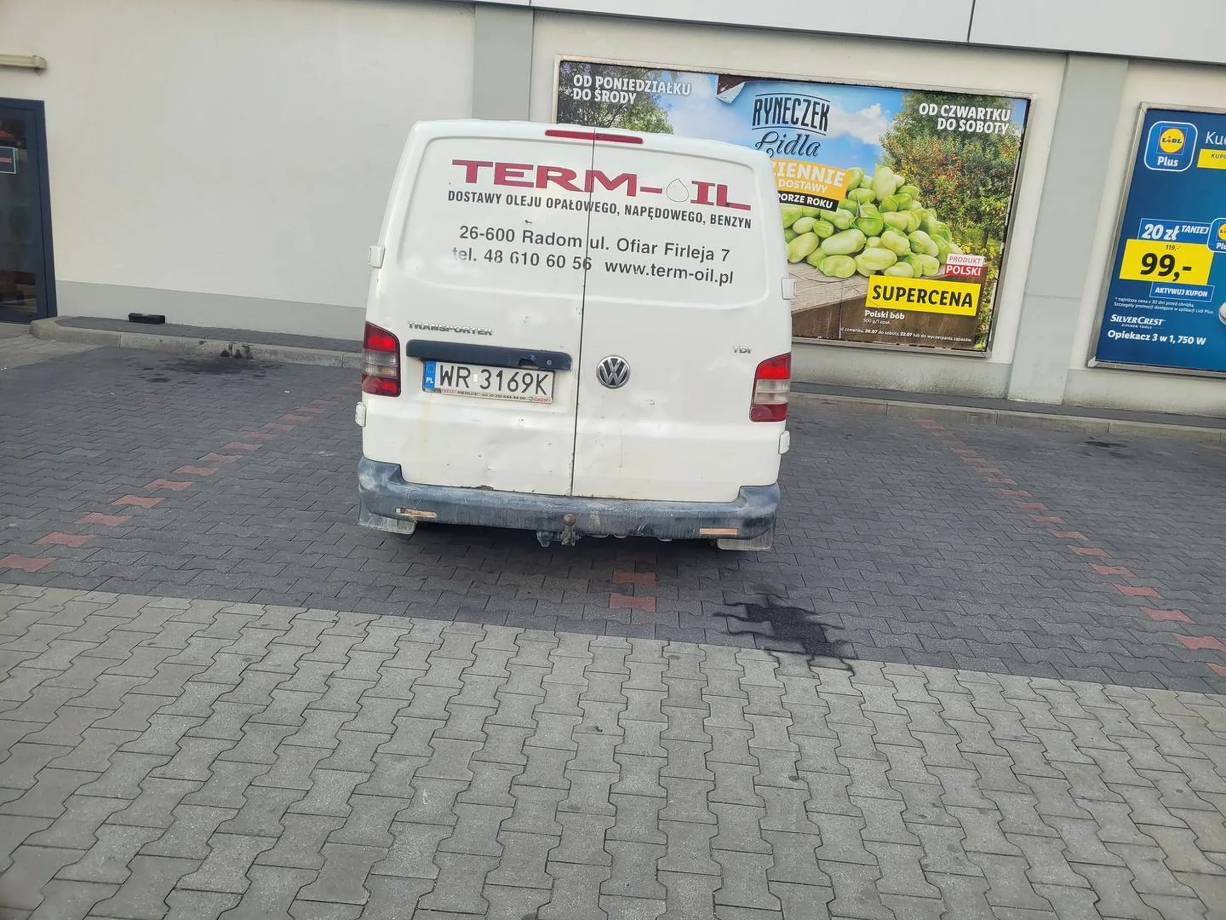 Szkoda, że bokiem nie stanął, dookoła pusto...