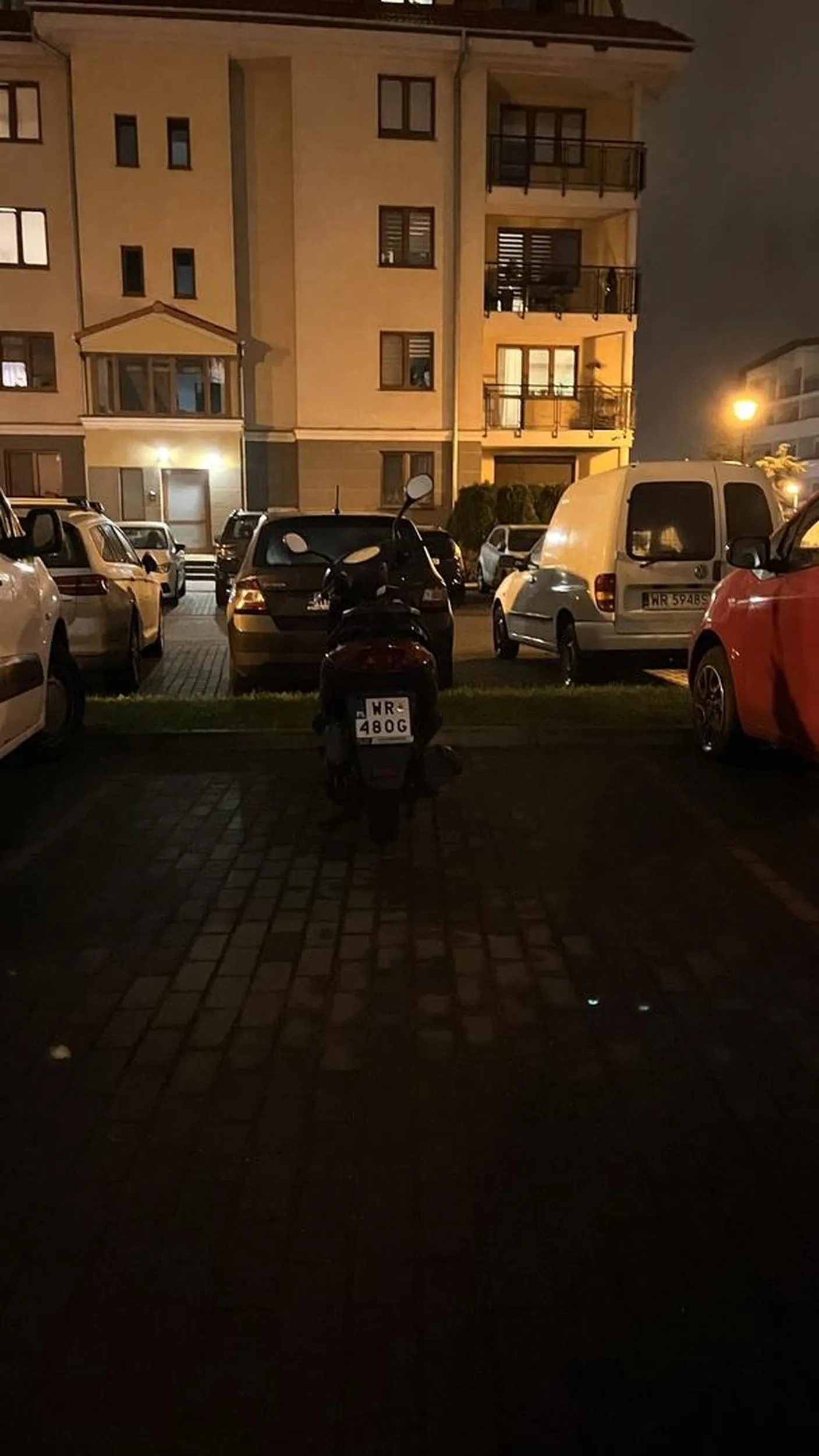 Mistrz notorycznego blokowania miejsc na małym parkingu