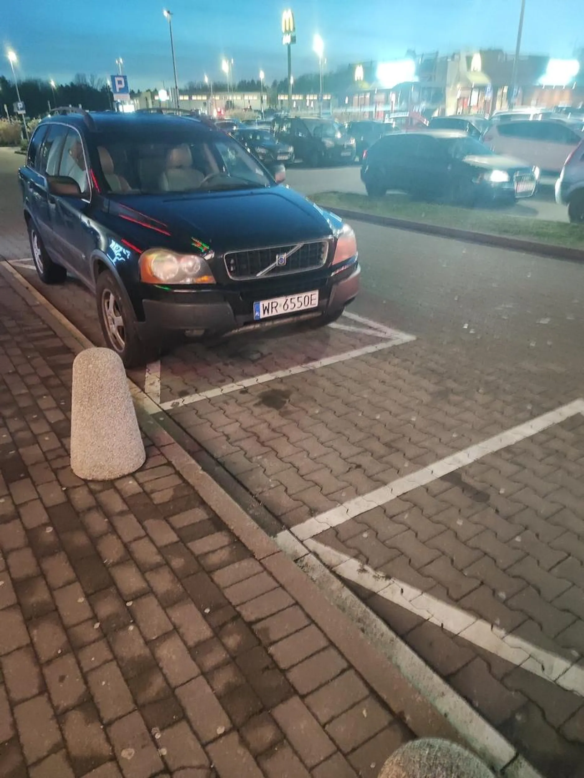 Z stylu  ciezko mi przejsc pieszo z miejsc 5 metrow dalej i wywale w miejscu gdzie nie jest ono dla mnie przeznaczone. Lenistwo i cymbalstwo bez granic w polsce.