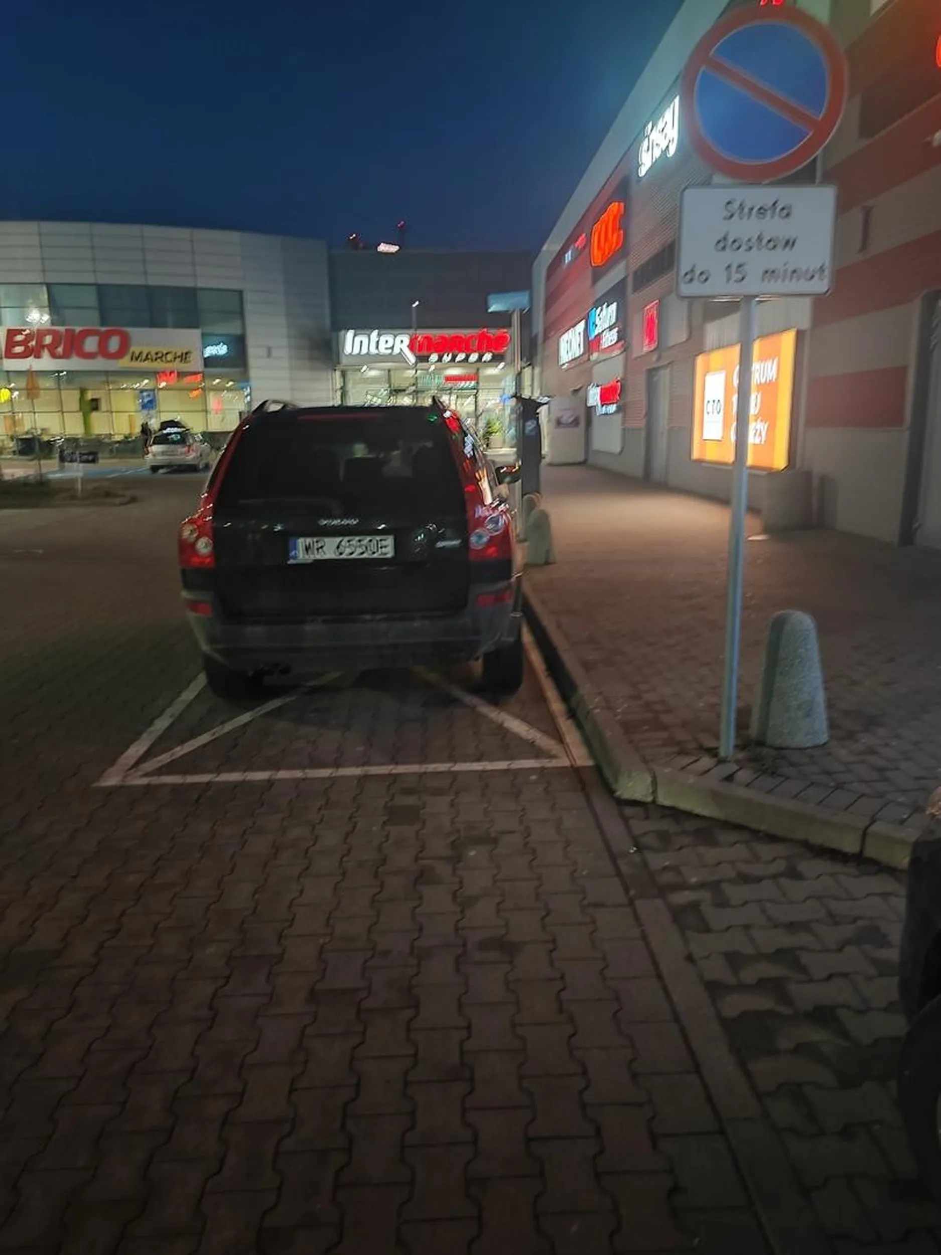 Z stylu  ciezko mi przejsc pieszo z miejsc 5 metrow dalej i wywale w miejscu gdzie nie jest ono dla mnie przeznaczone. Lenistwo i cymbalstwo bez granic w polsce.