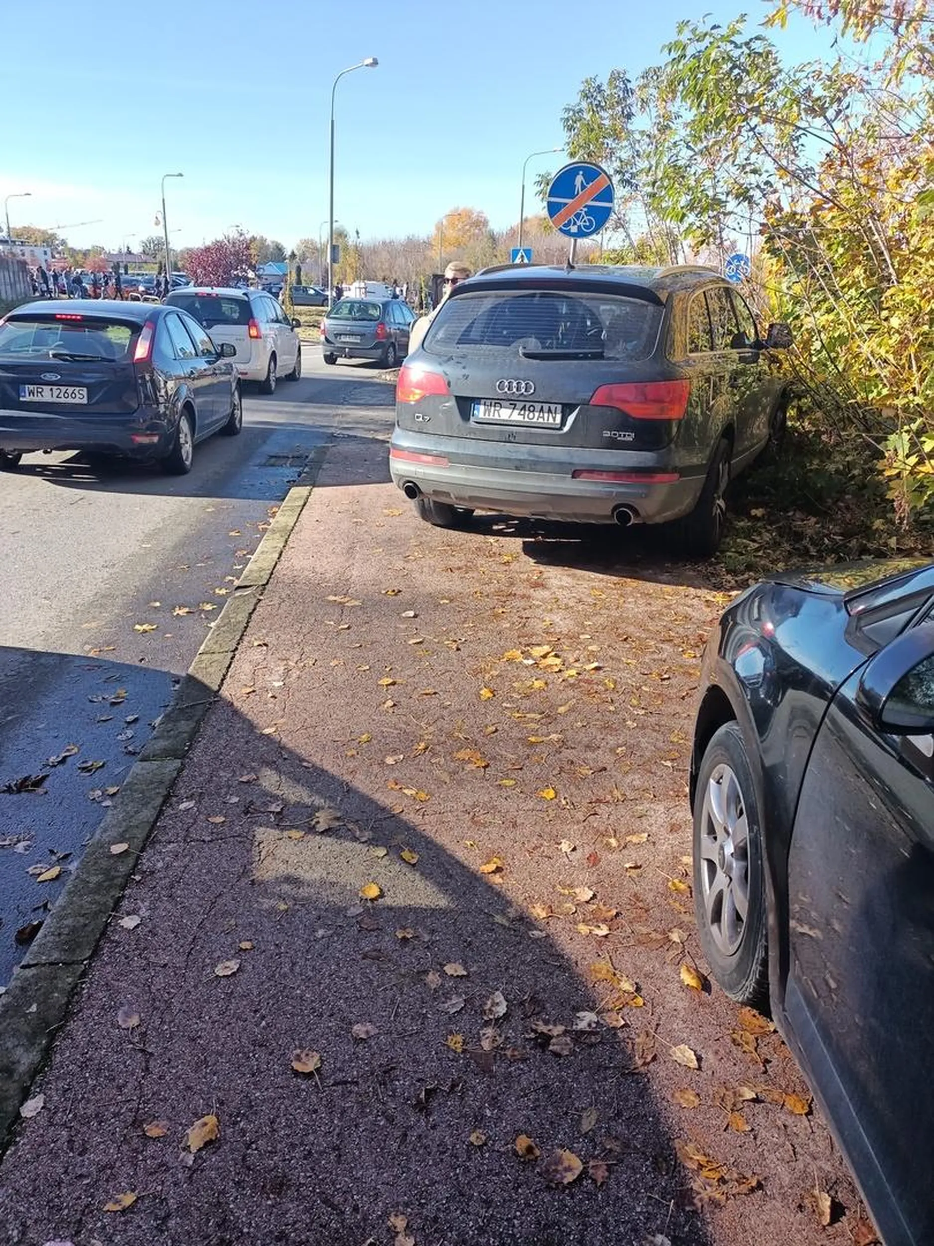 Pyskuje i wyzywa kobiety od najgorszych za zwrócenie uwagi,że źle parkuje, bo nawet wózek nie może przejechać