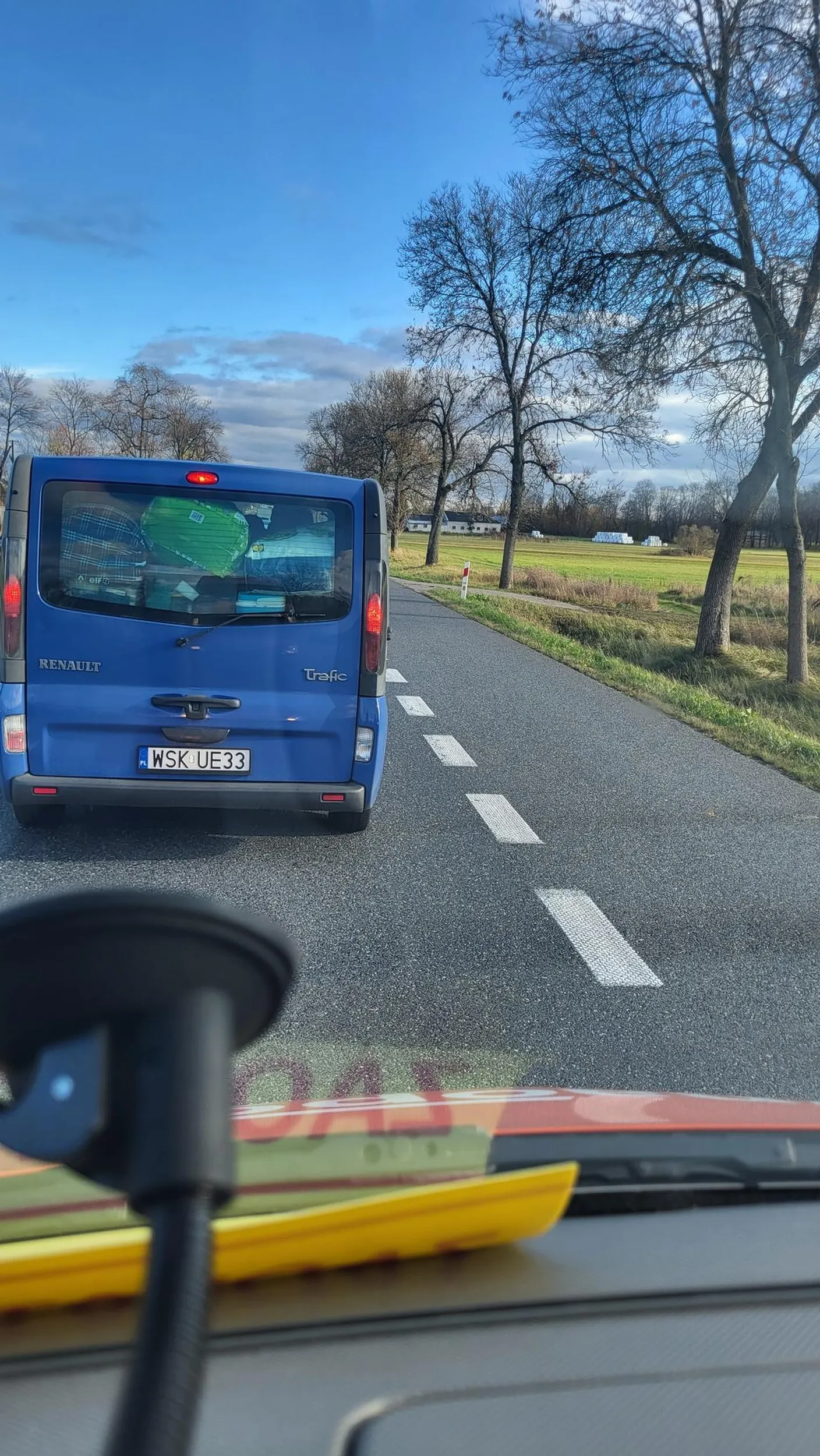 Śmieciarz, eyrzuca puszki przez okno, trasa Wwa-Kałuszyn