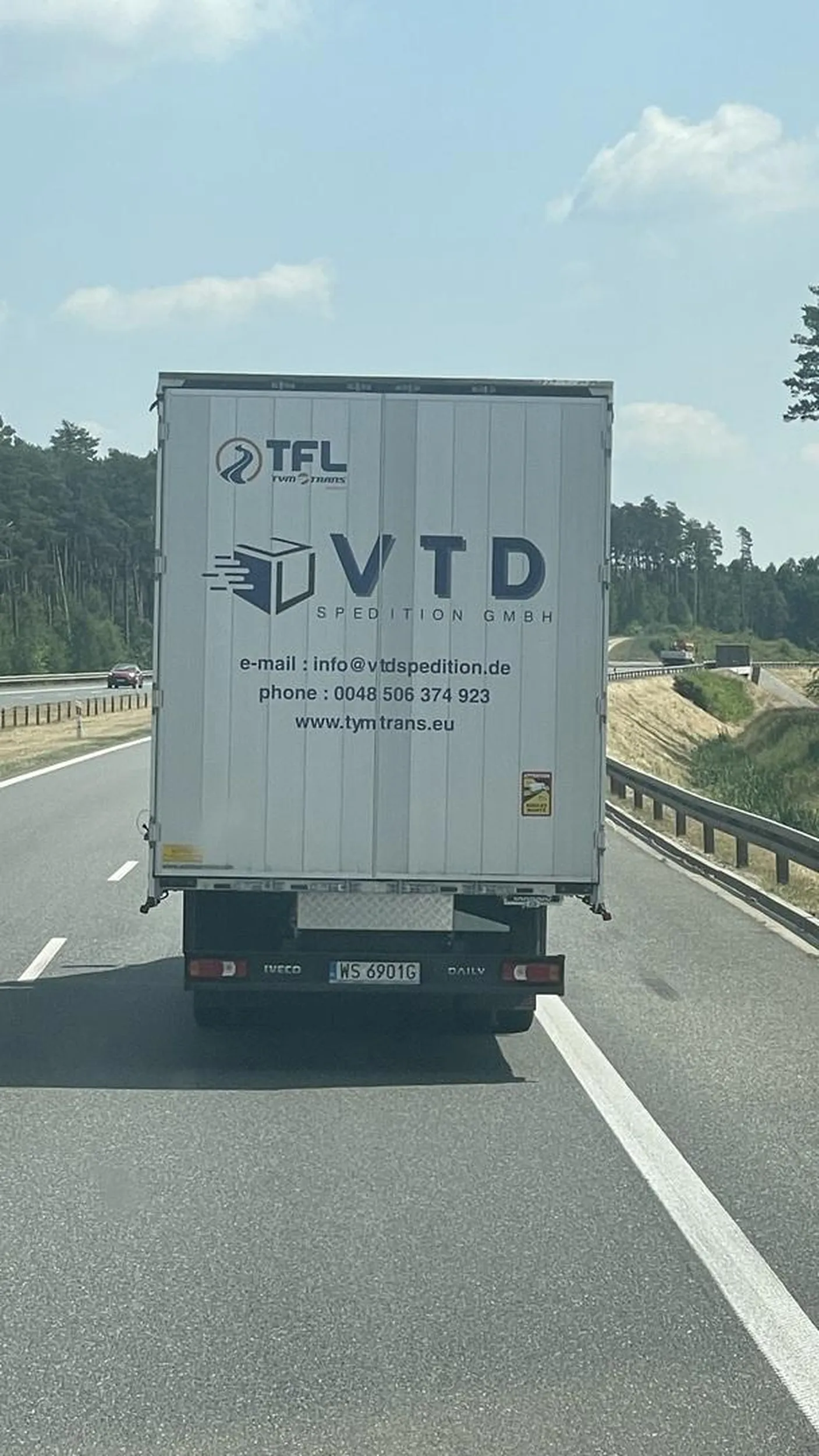 Busiarz śmierdzący, stary cap jeździ wolno i przyspiesza przy wyprzedzaniu go, burak!