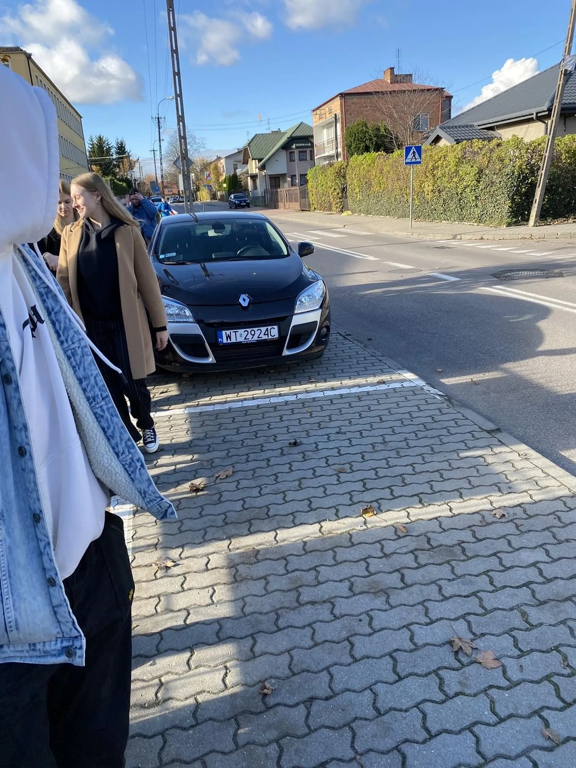 jebaniec parkuje bez biletu parkingowego