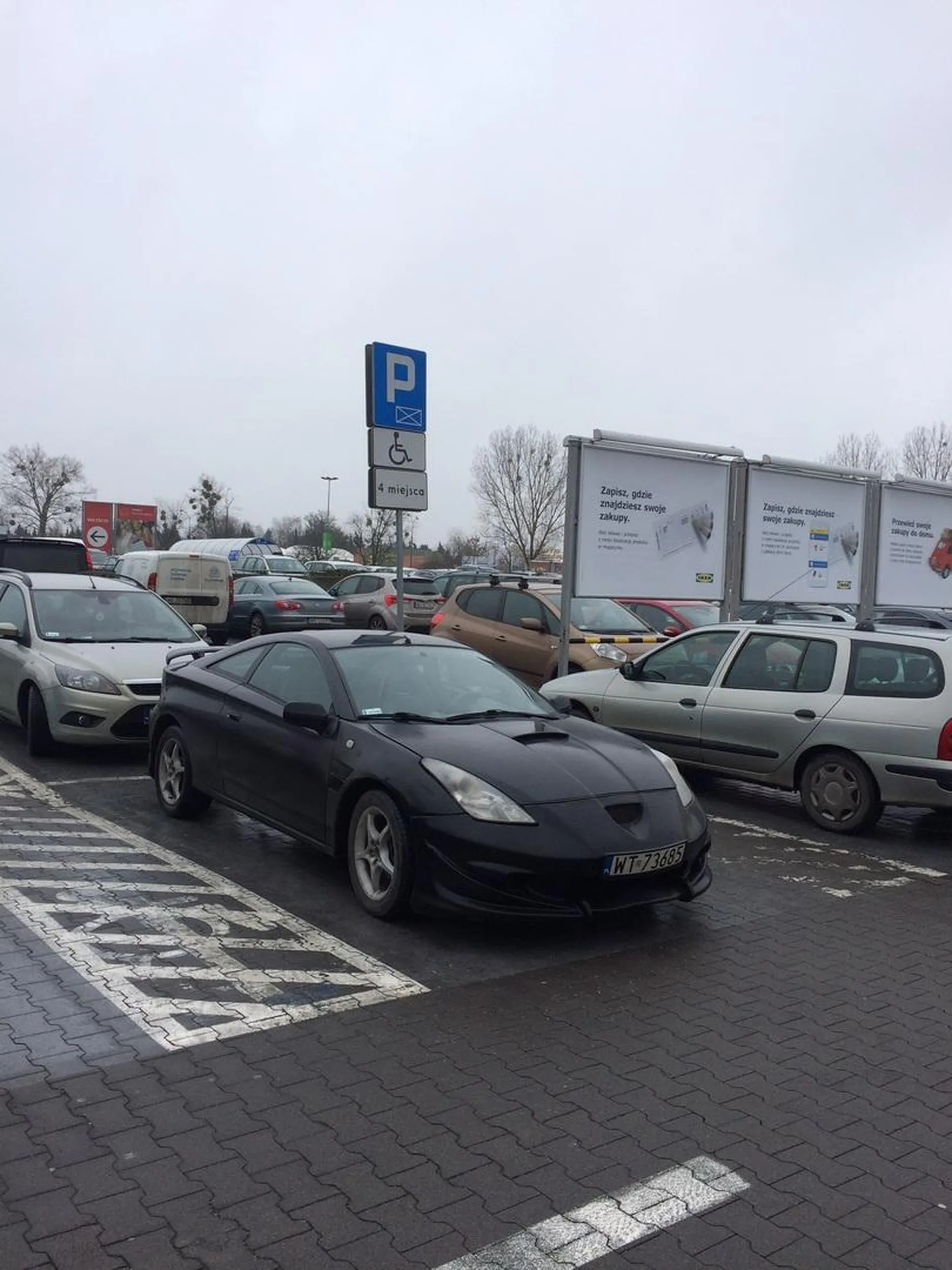 Bardzo niepełnosprawny pan zaparkował