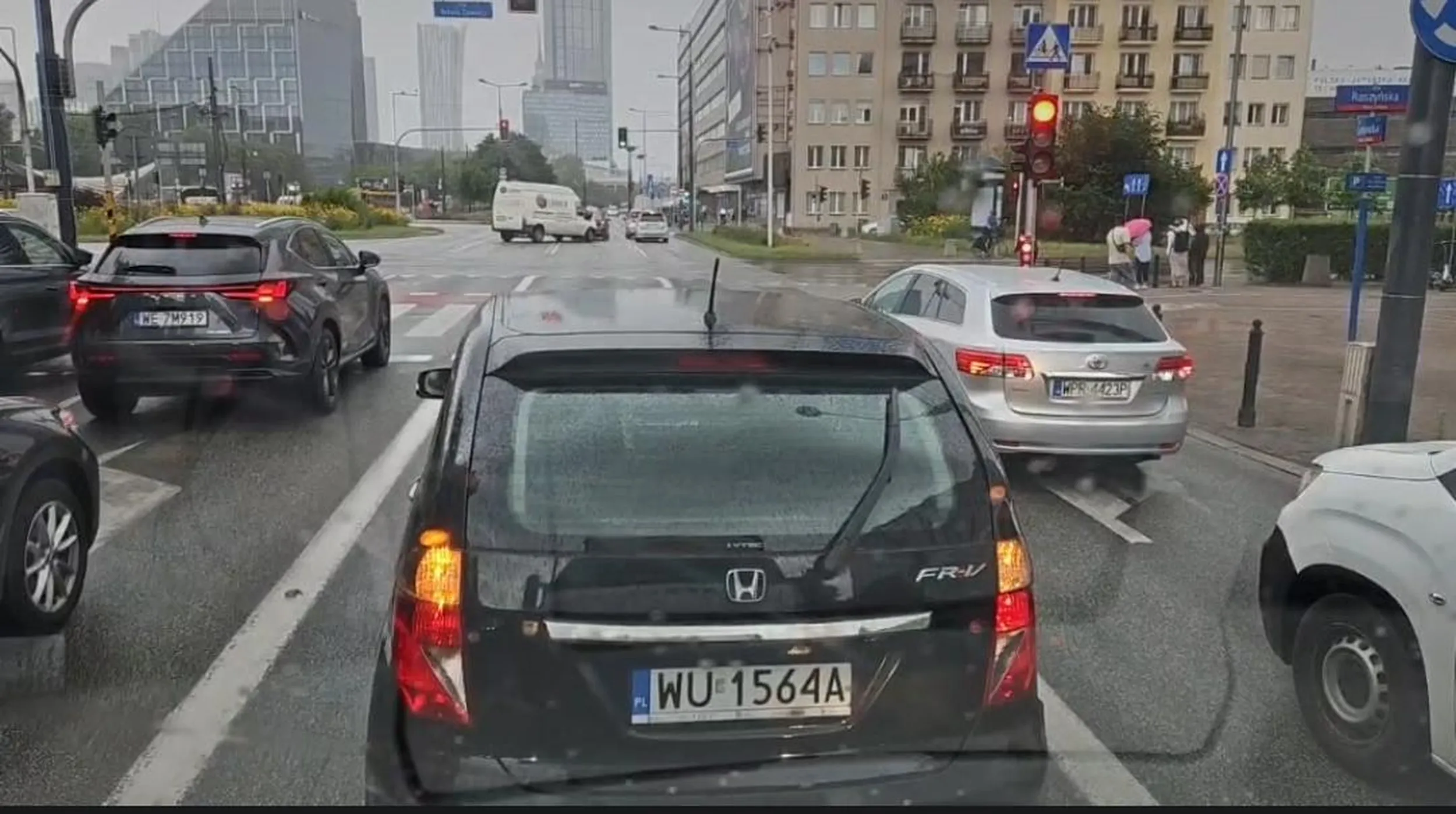 Jakaś szmata blokująca ruch w Warszawie. Być może gdyby aborcja była legalna to gówno nigdy by nie powstało.