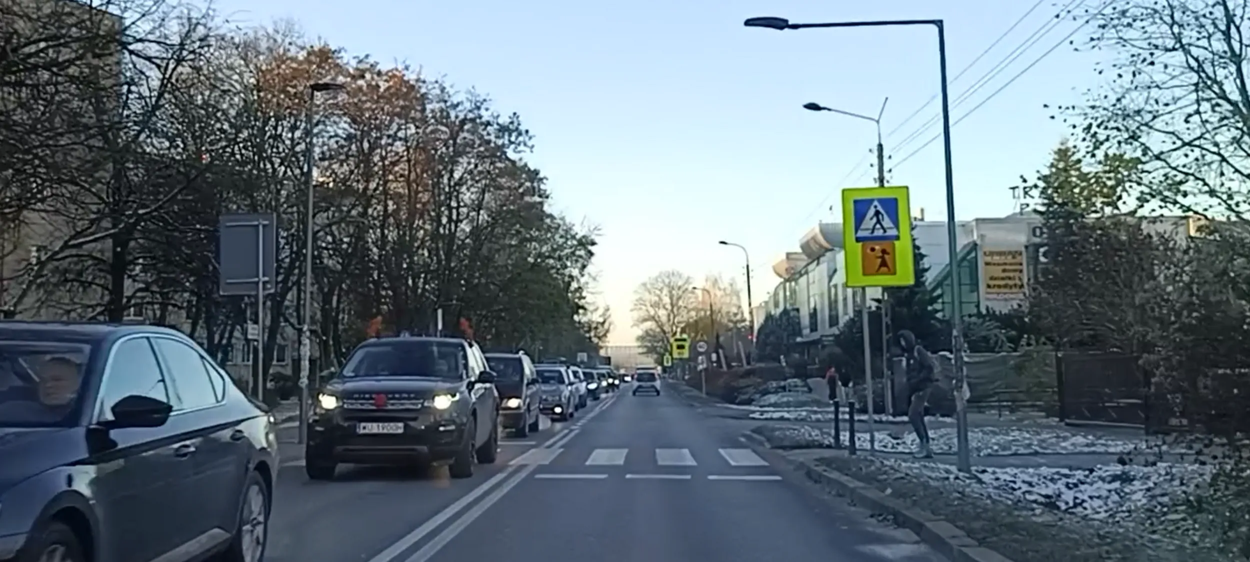 Przejazd przez przejście dla pieszych i bez z ustąpienia pierwszeństwa pieszym.