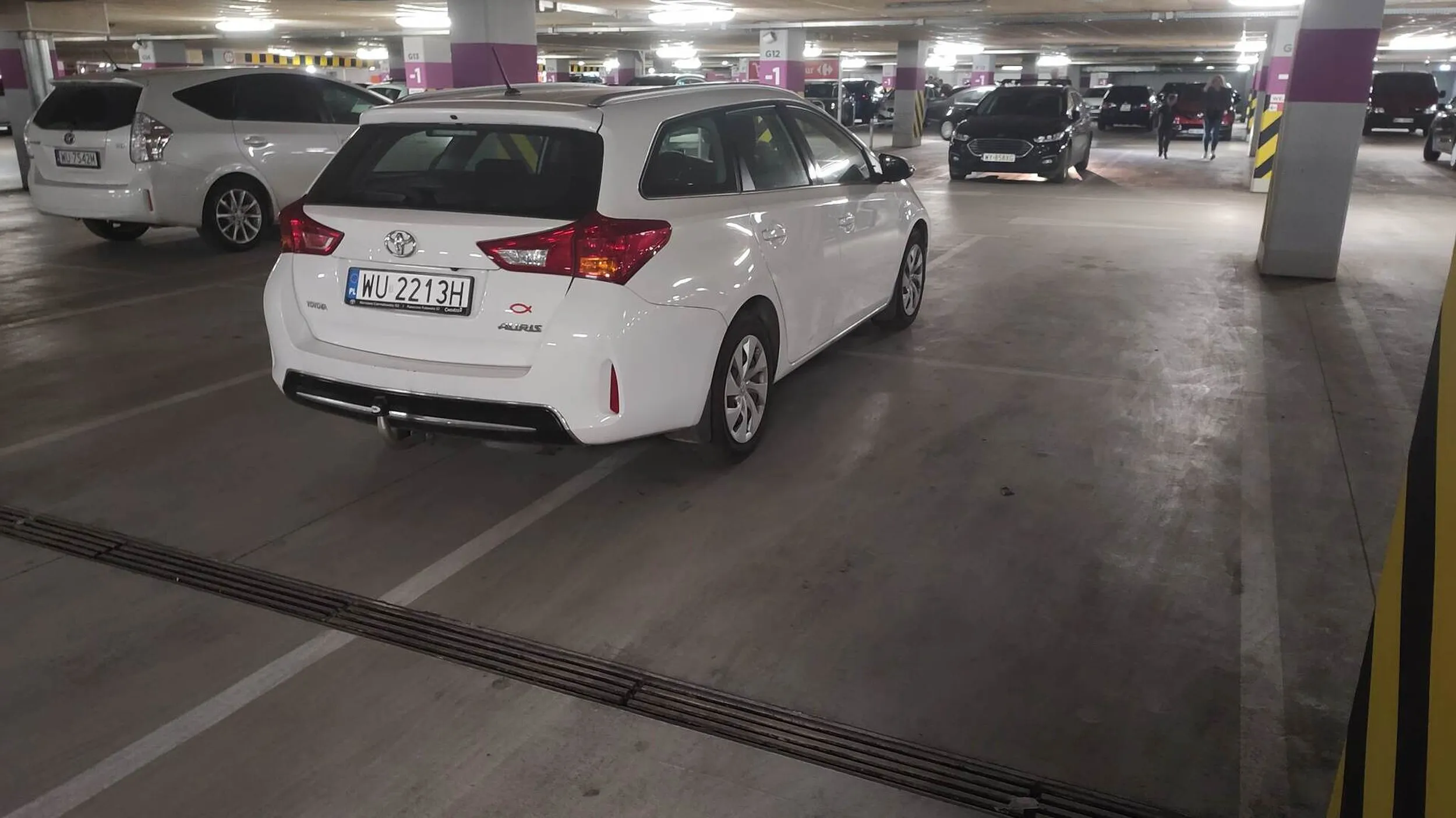 Za takie parkowanie to powinny być karne męskie genitalia na twarz.