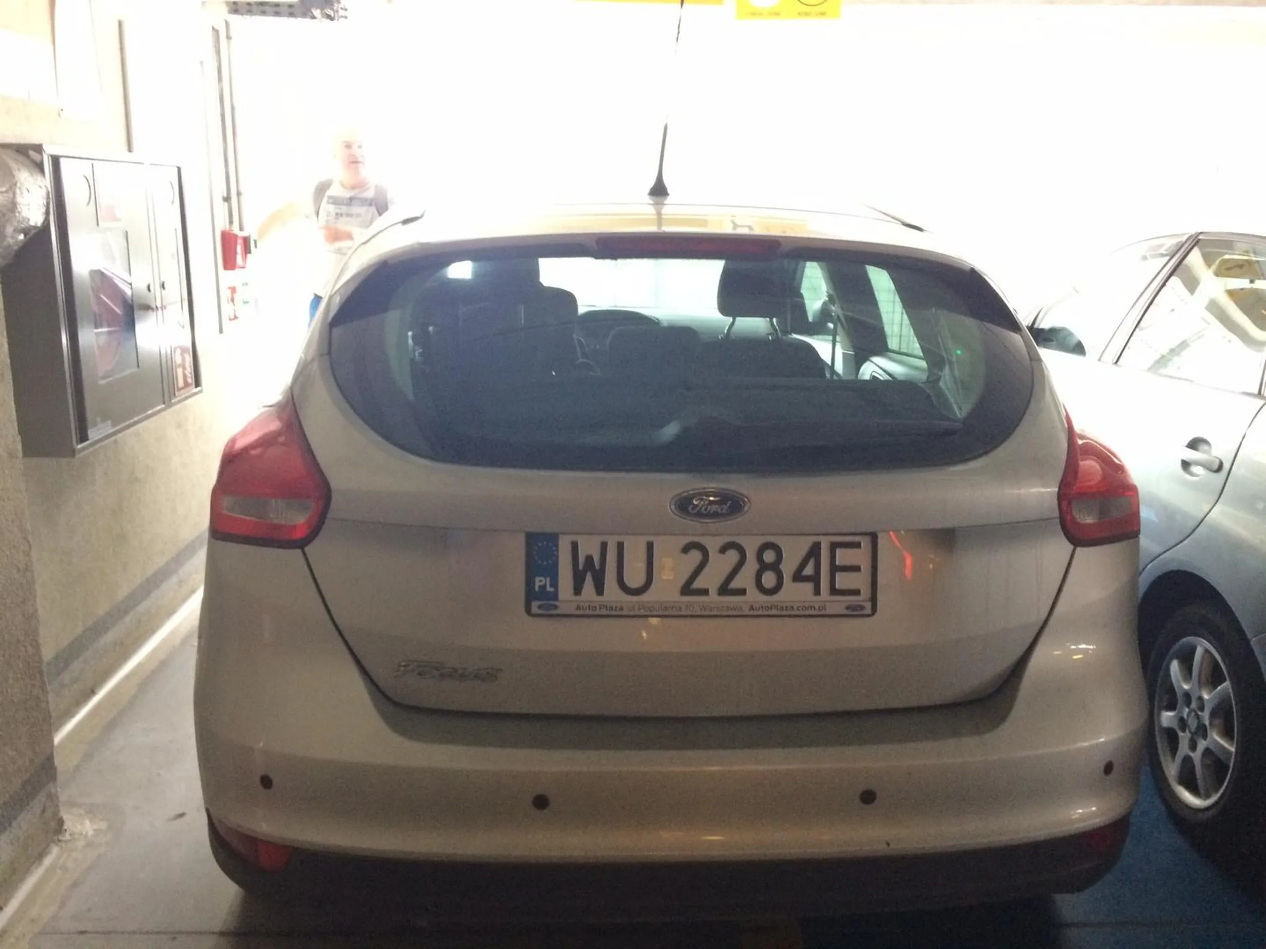 Gratulacje parkowania, nieważne, że niektórzy nie mają jak wyjść z Galerii na parking.