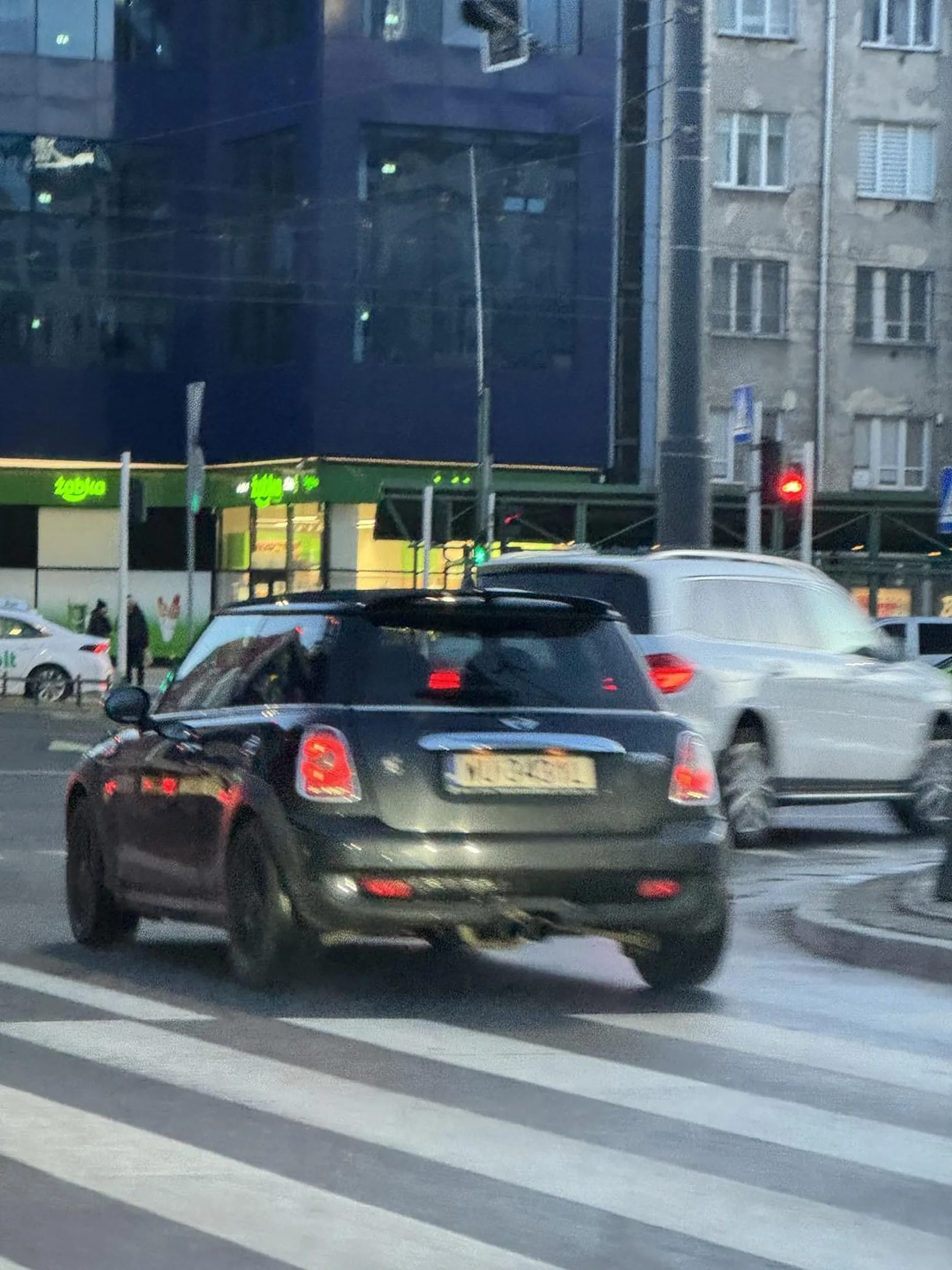 Ten paluszek to ja twojej mamie do d*** wkładam brodaty wielbicielu kóz