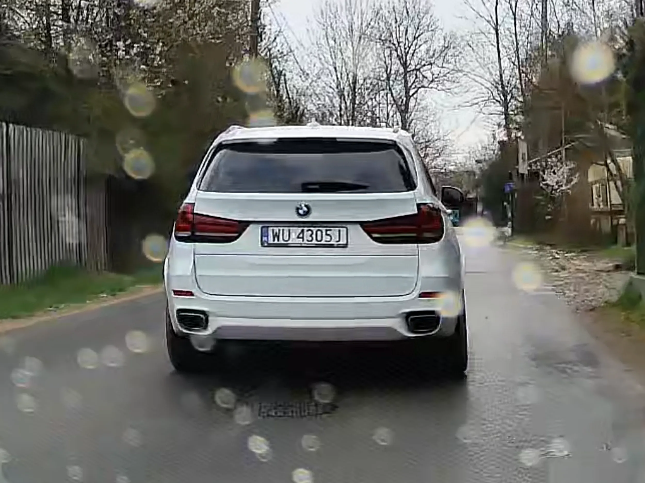 Wymusza pierszeństwo, nie patrzy na znaki.