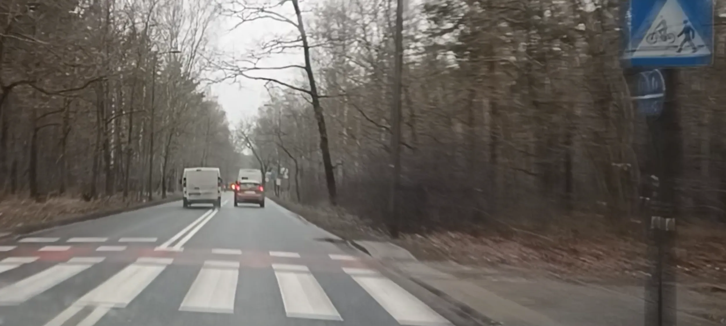 Ten kierowca to drogowy zabójca wyprzedzał ciąg aut jadąc ponad 90km/h w terenie zabudowanym i przy ograniczeniu do 40 a potem 60.