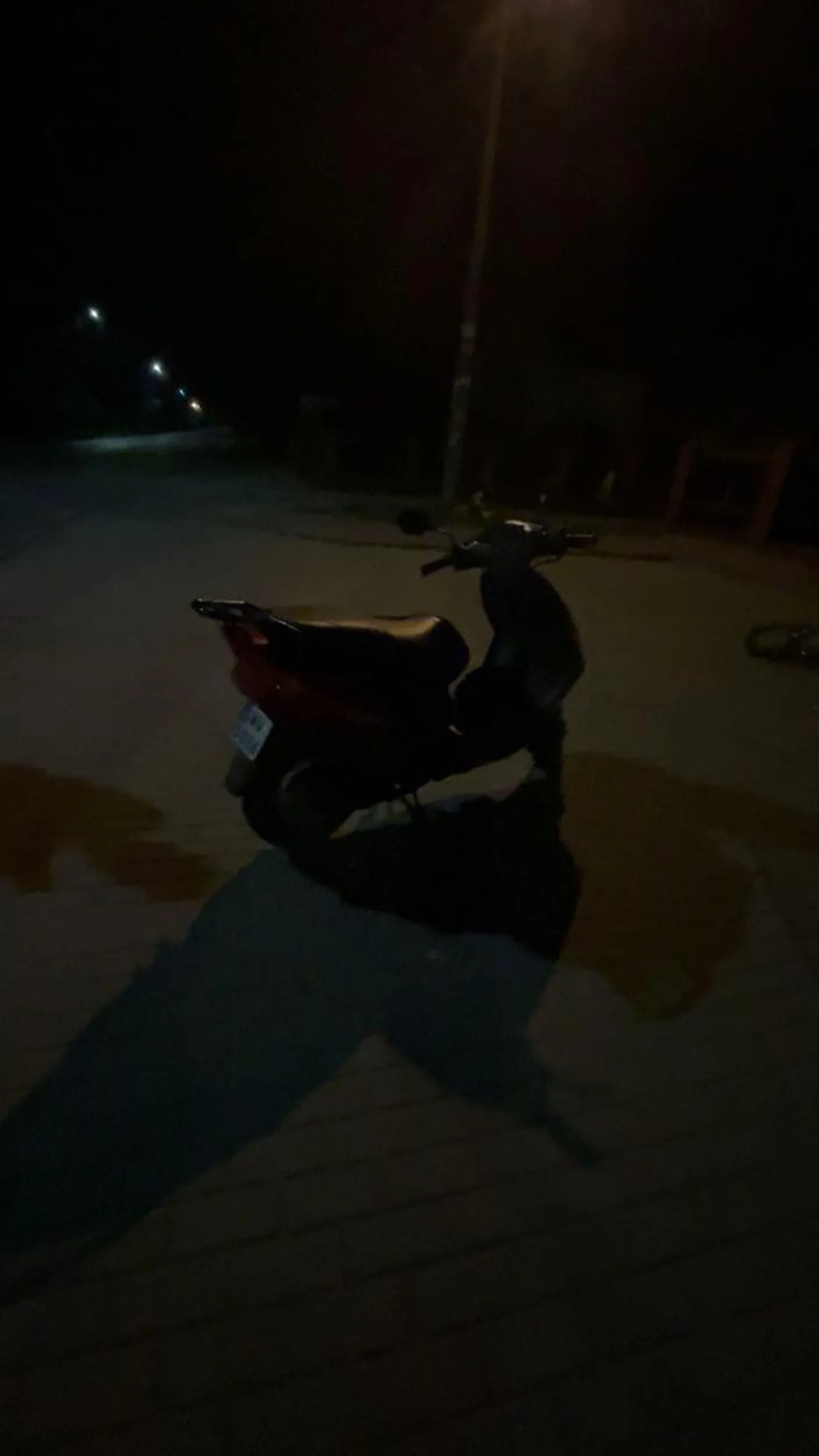 Kierowca hondy jest bardzo agresywny pruje się ze każdy niszczy jego rumpla rolki piszczą nie miłosiernie w tym oto pojeździe hamulcy brak hamuje piętami i parkuje gdzie popadnie