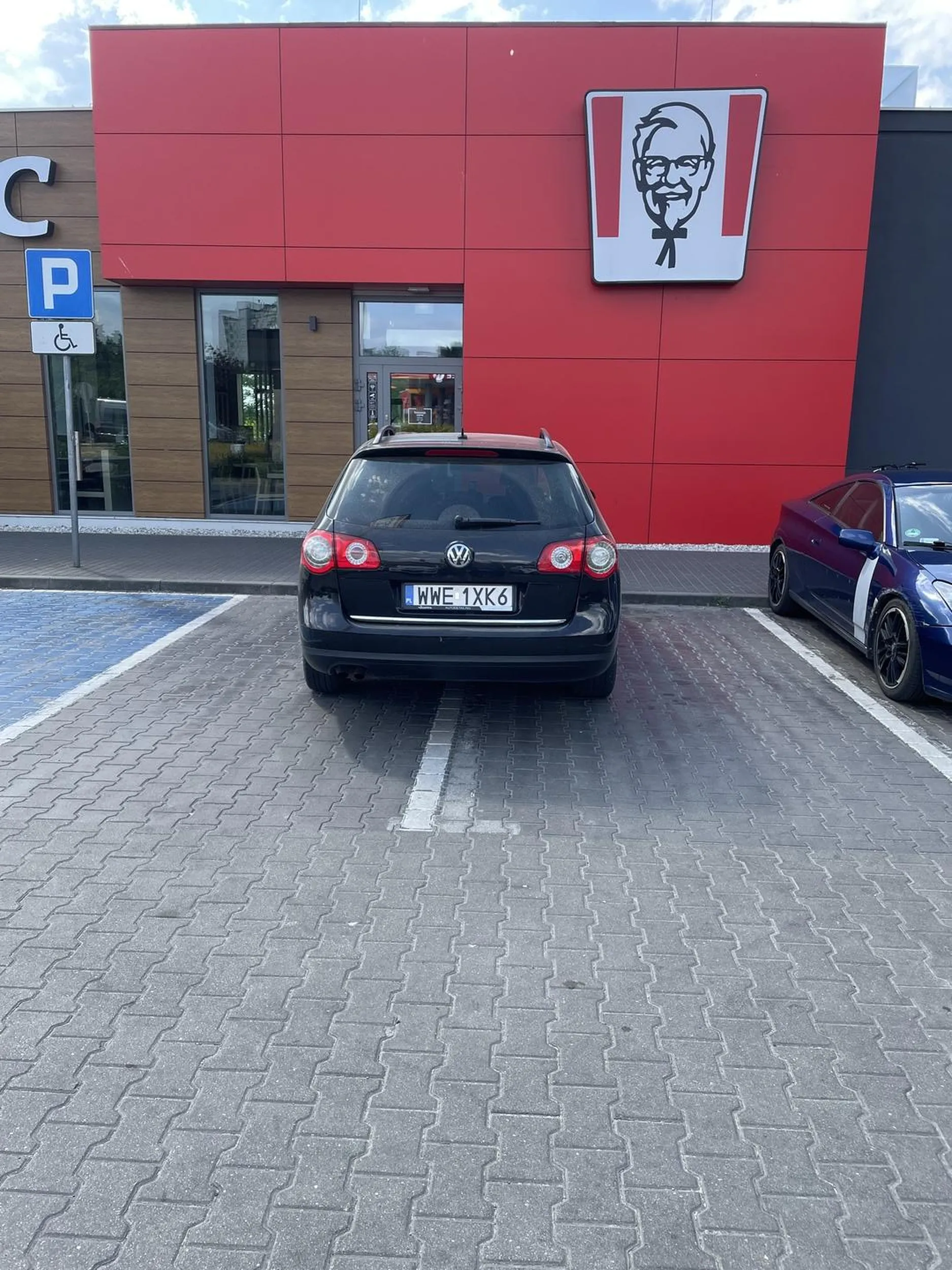 Ogólnie to chyba rozdwojenie jaźni ma gość