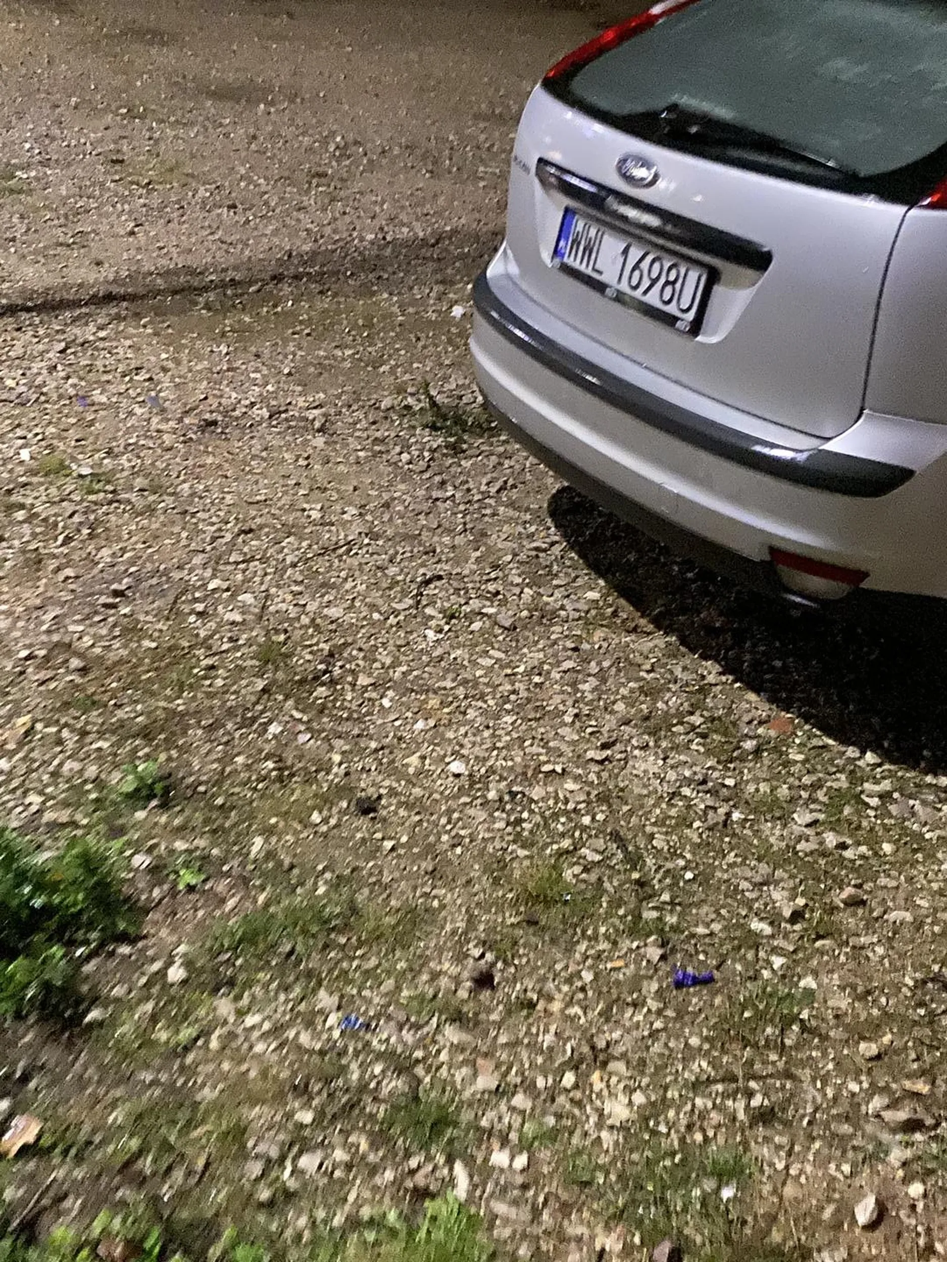 Na pasach w Kobyłce przy biedronce, mało co nie przejechał mojej trzyosobowej rodziny na czerwonym świetle.