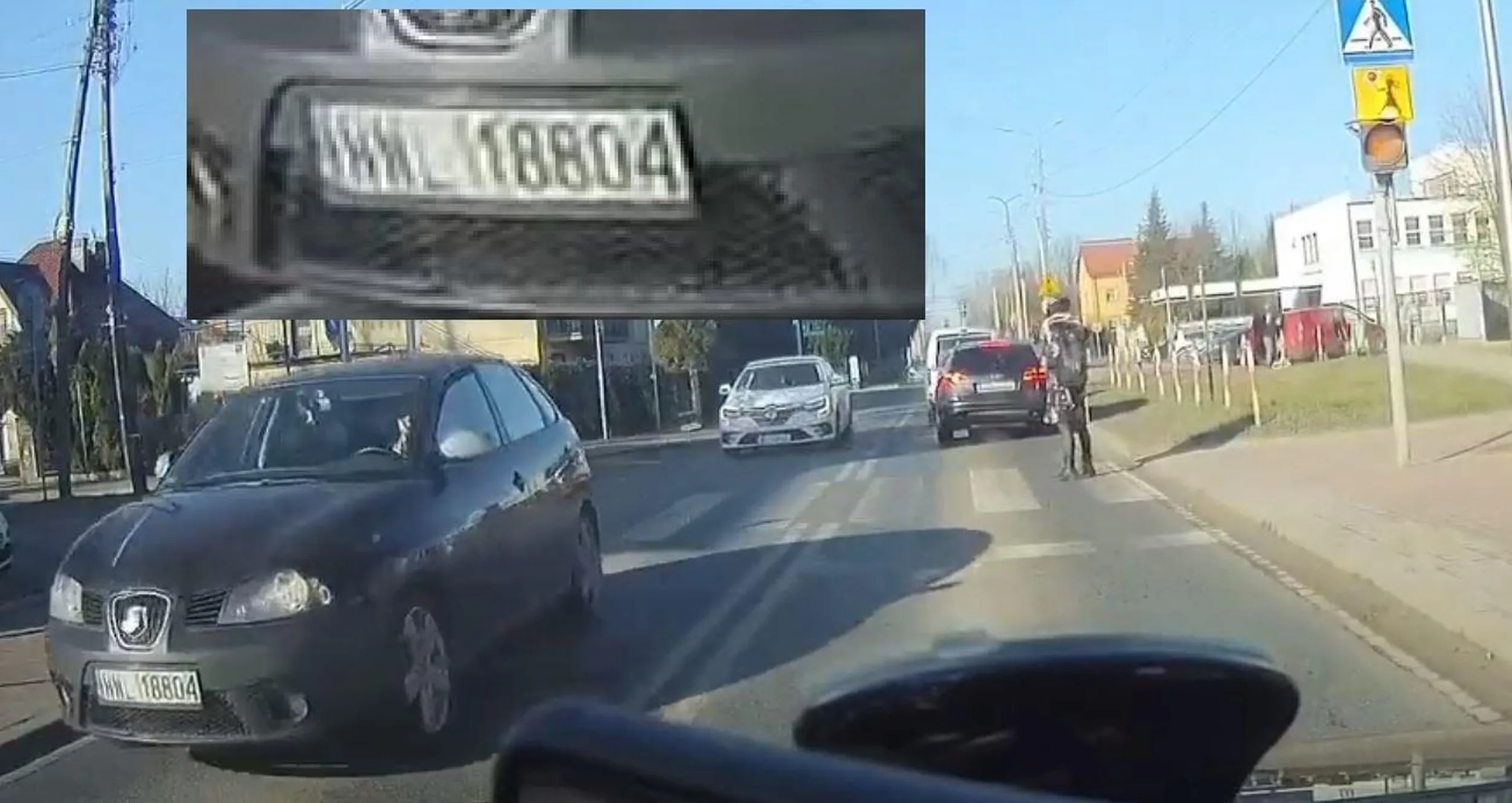 Kierujący nie potrafi zachować się poprawnie  dojeżdżając do przejścia dla pieszych. https://www.facebook.com/portalbrd24/posts/pfbid02gmrTmx2oX7xUJCGmenvpWuZ4o72pwEboGSSs6FuYzsP3ijWBsq6zy3WoCGFx2FZTl.