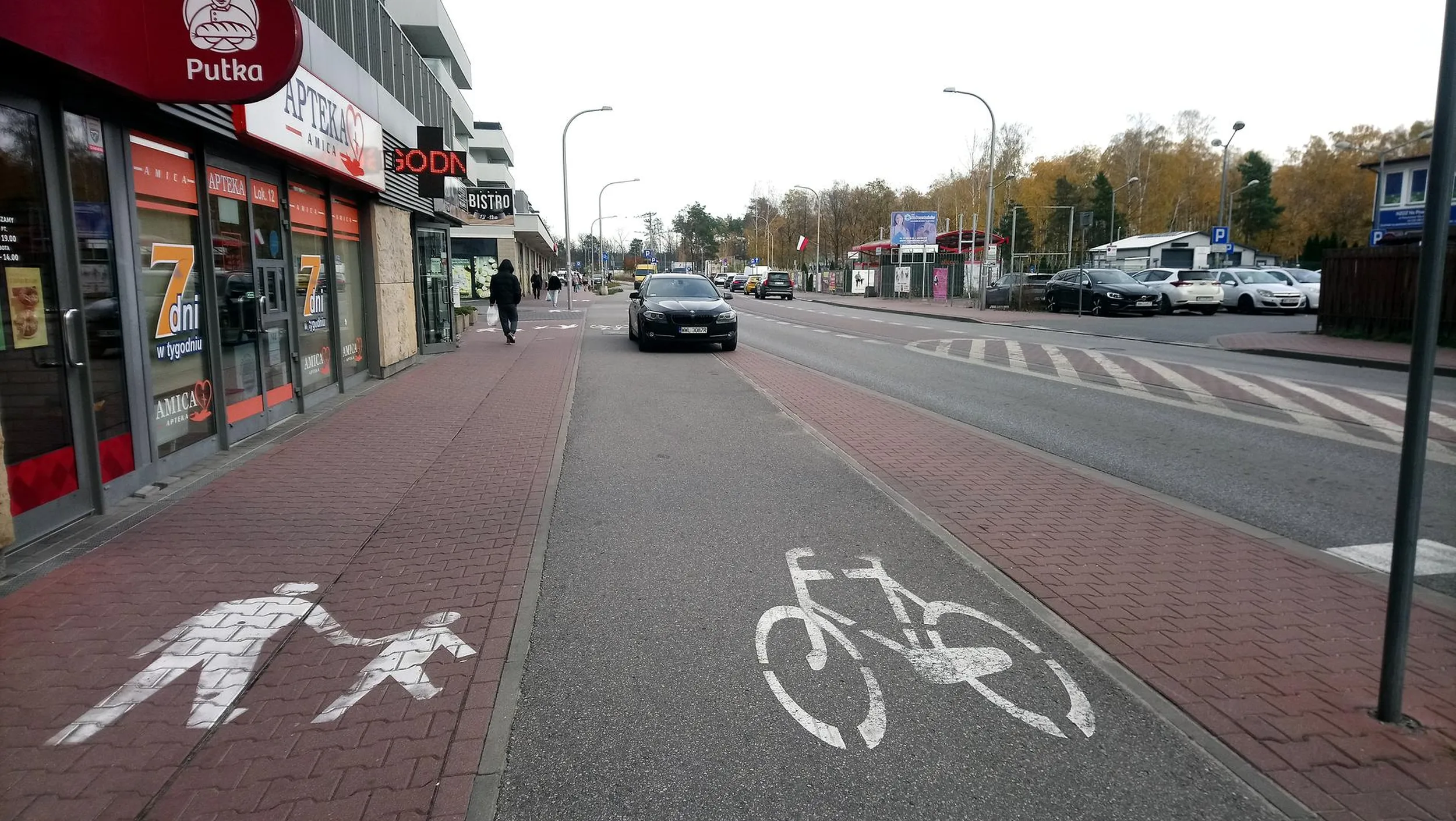 Jakim skończonym KRETYNEM trzeba być żeby parkować w ten sposób.